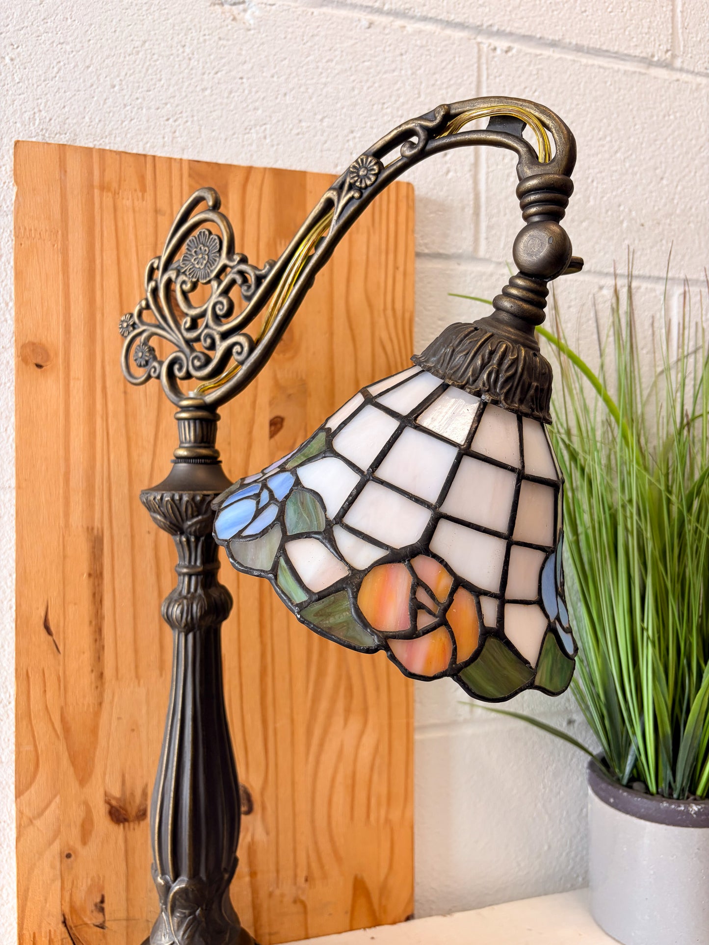Tiffany Style Daffodil Stained Glass Bridge Arm Lamp (Tested & Works!) (Local Pick Up Only)