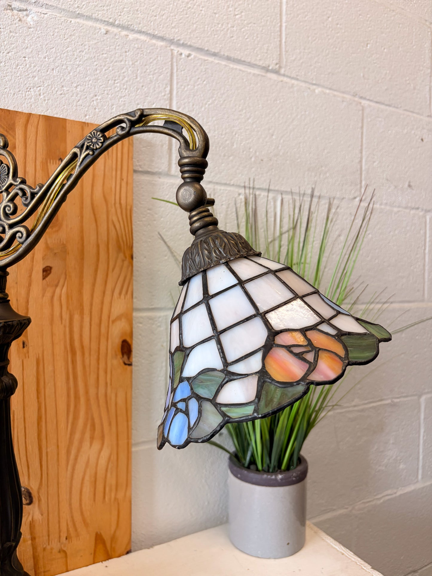 Tiffany Style Daffodil Stained Glass Bridge Arm Lamp (Tested & Works!) (Local Pick Up Only)
