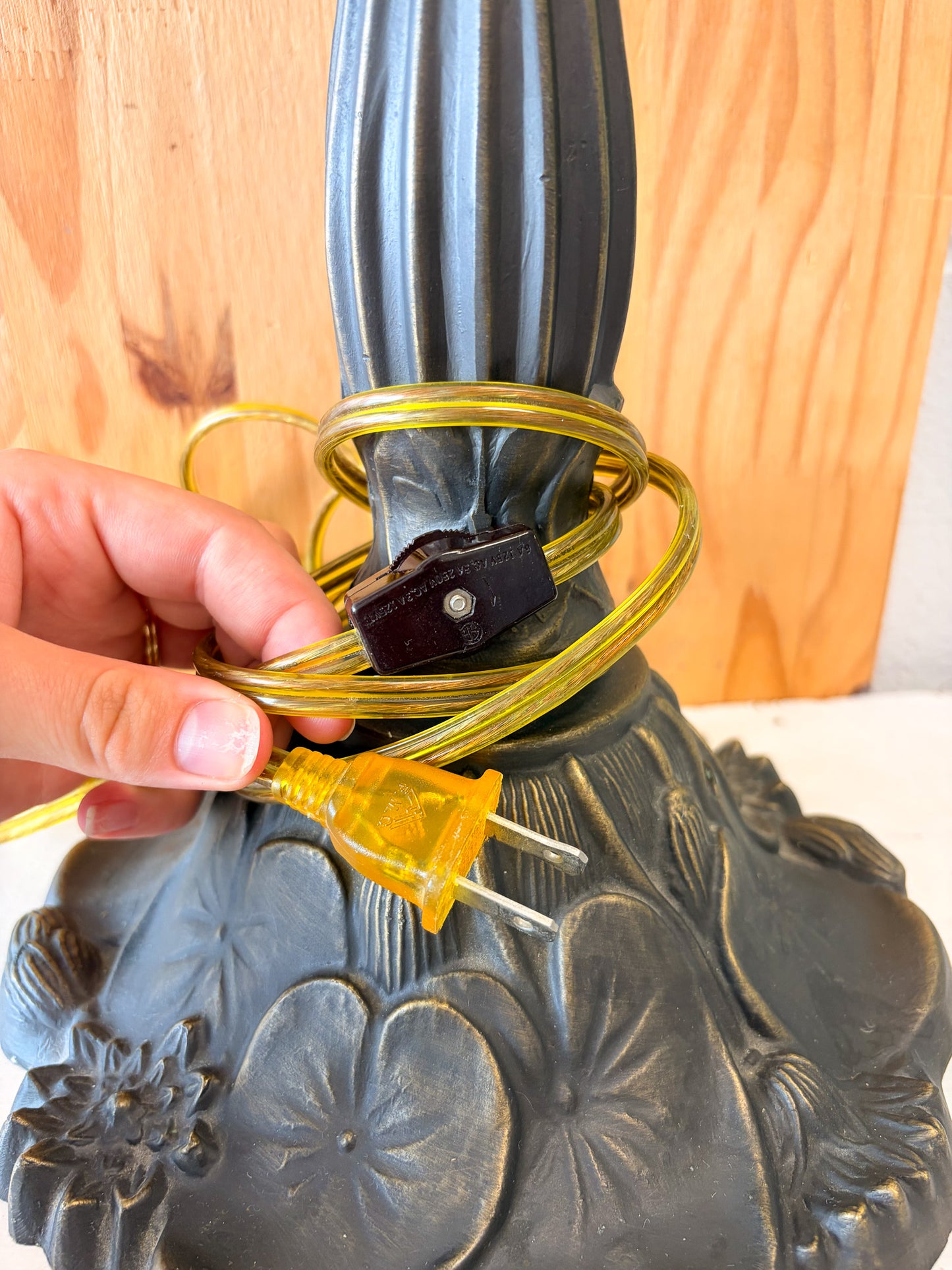 Tiffany Style Daffodil Stained Glass Bridge Arm Lamp (Tested & Works!) (Local Pick Up Only)