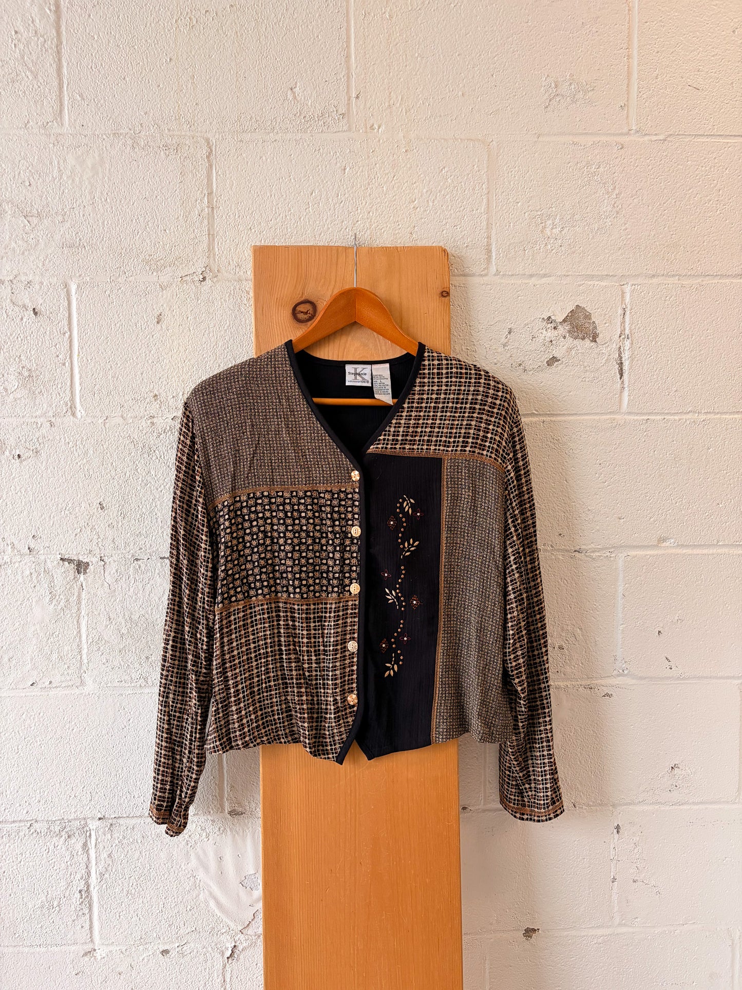 Neutral Floral Button Up Top : L