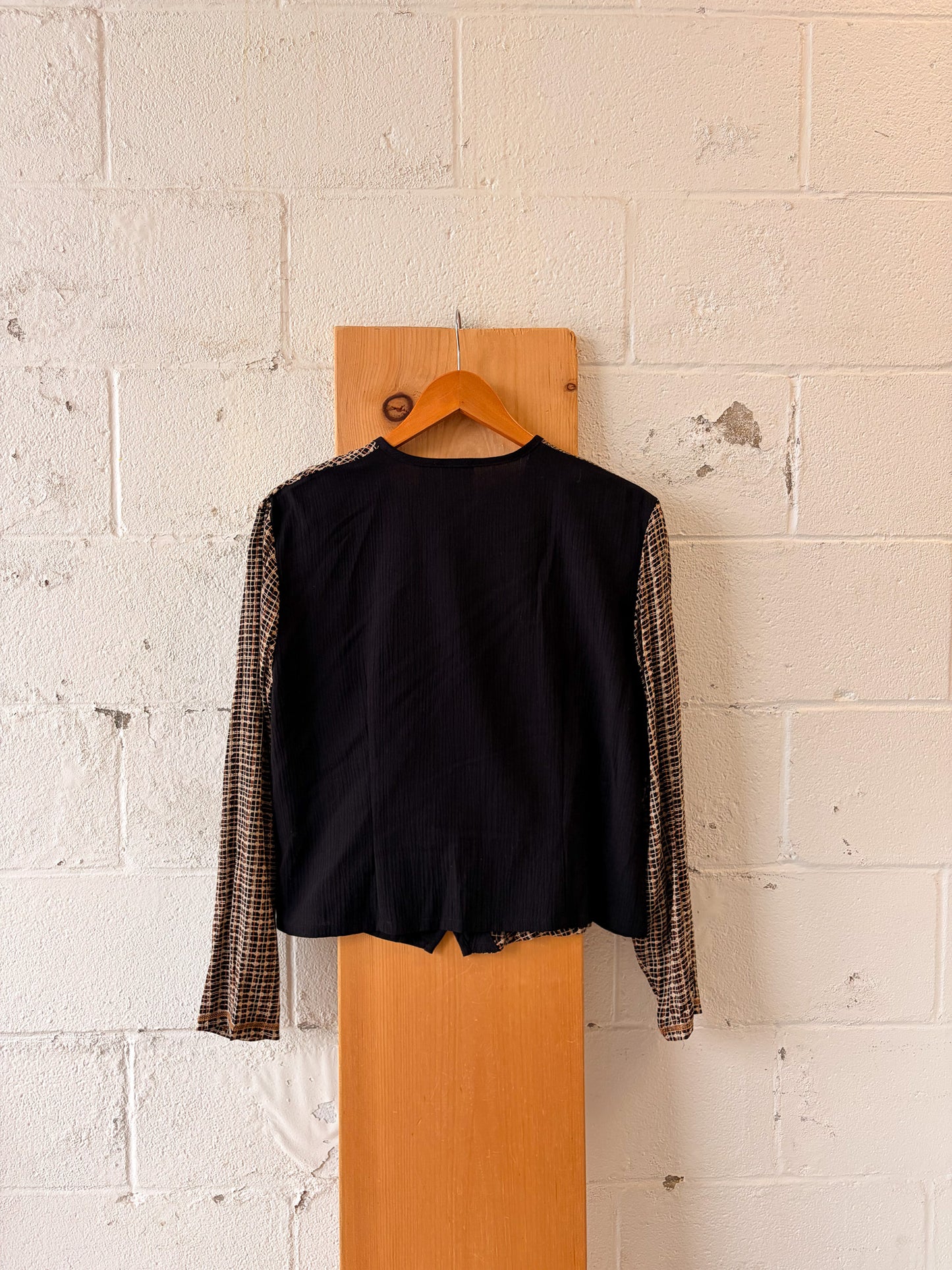 Neutral Floral Button Up Top : L