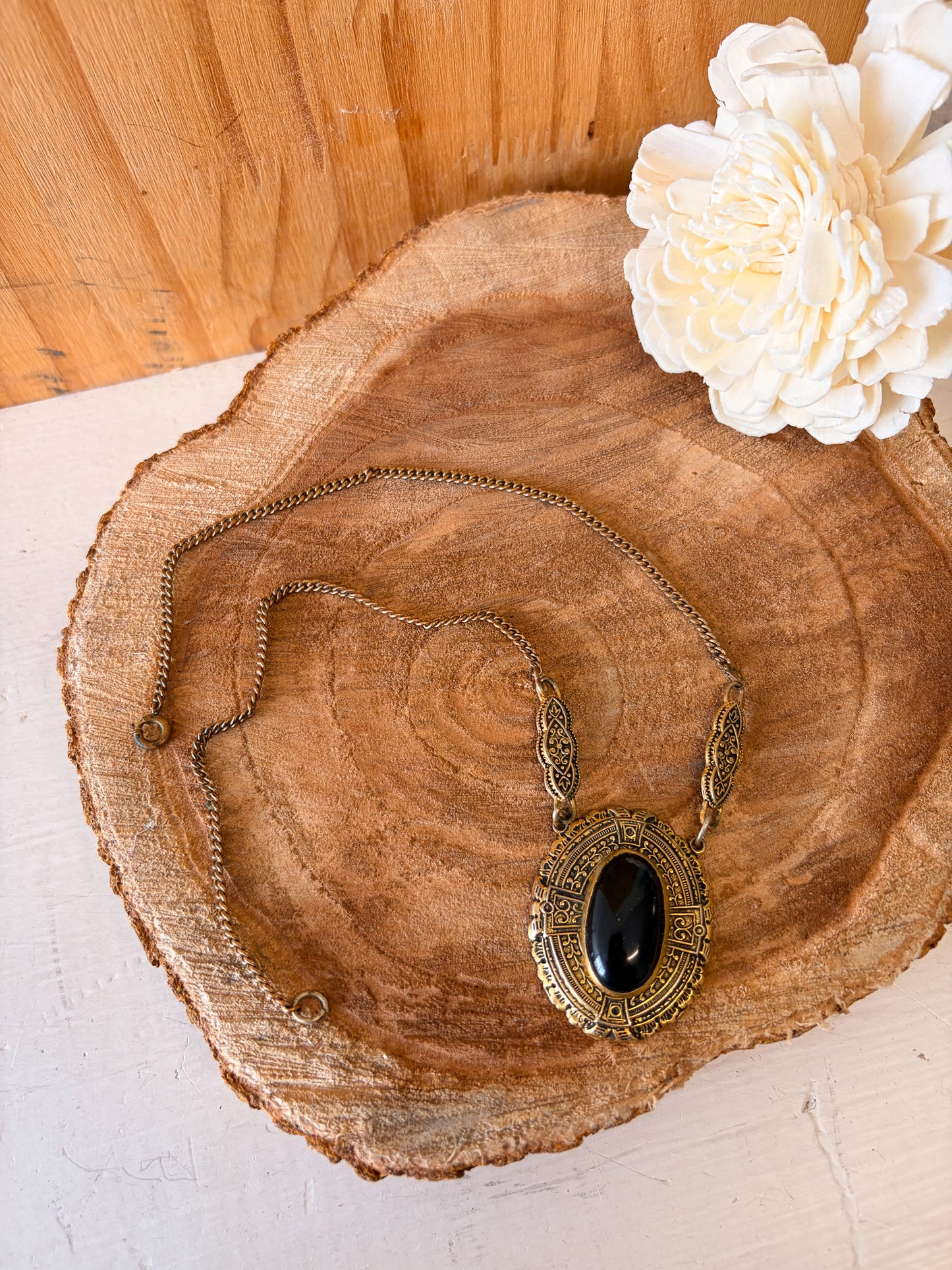 Vtg Ornate Black & Gold Tone Necklace