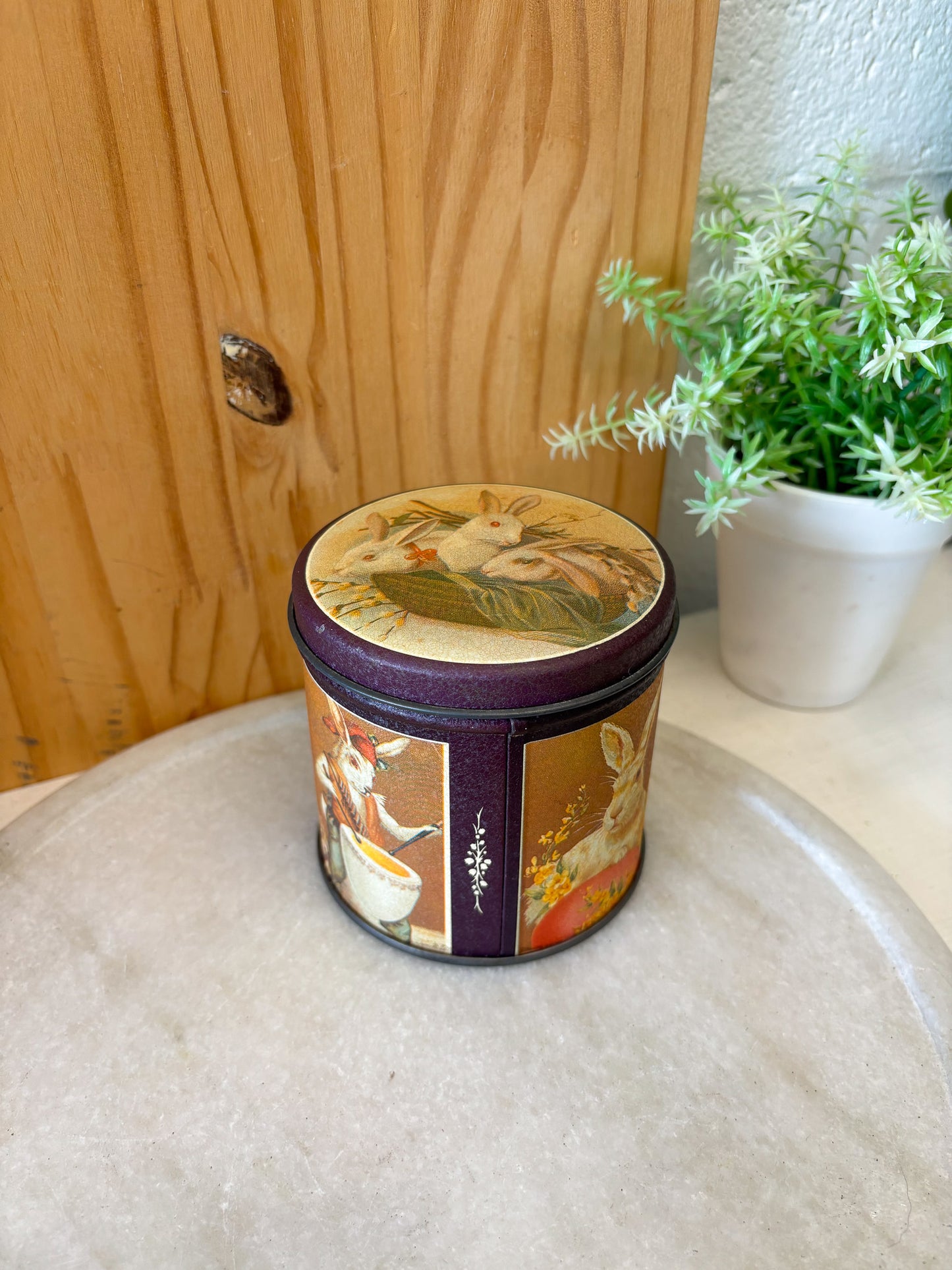 Vtg Decorative Easter Rabbit Tin