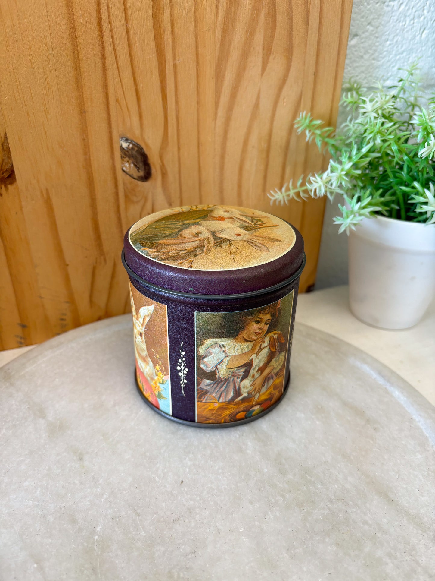 Vtg Decorative Easter Rabbit Tin