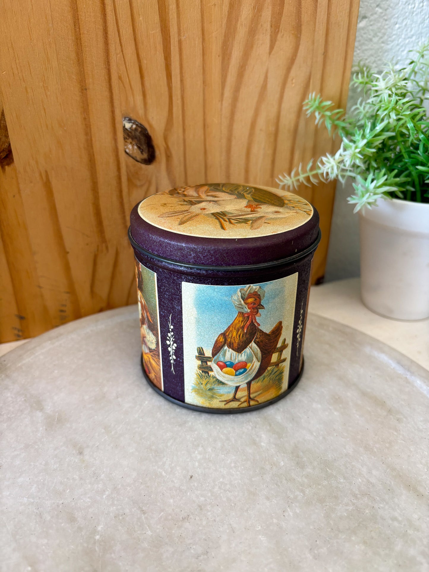 Vtg Decorative Easter Rabbit Tin