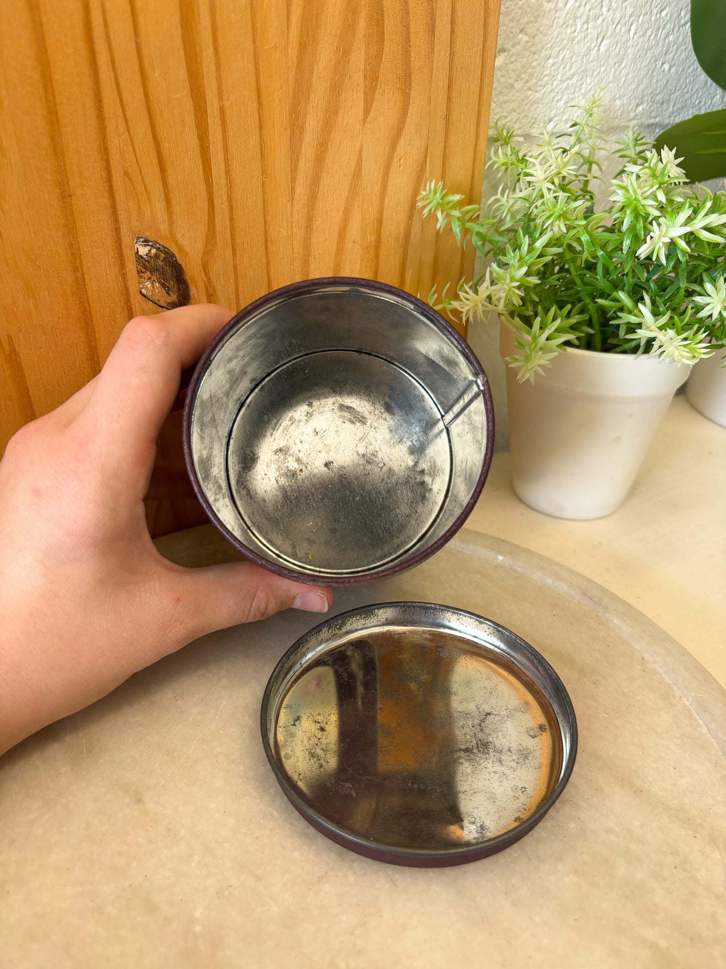 Vtg Decorative Easter Rabbit Tin