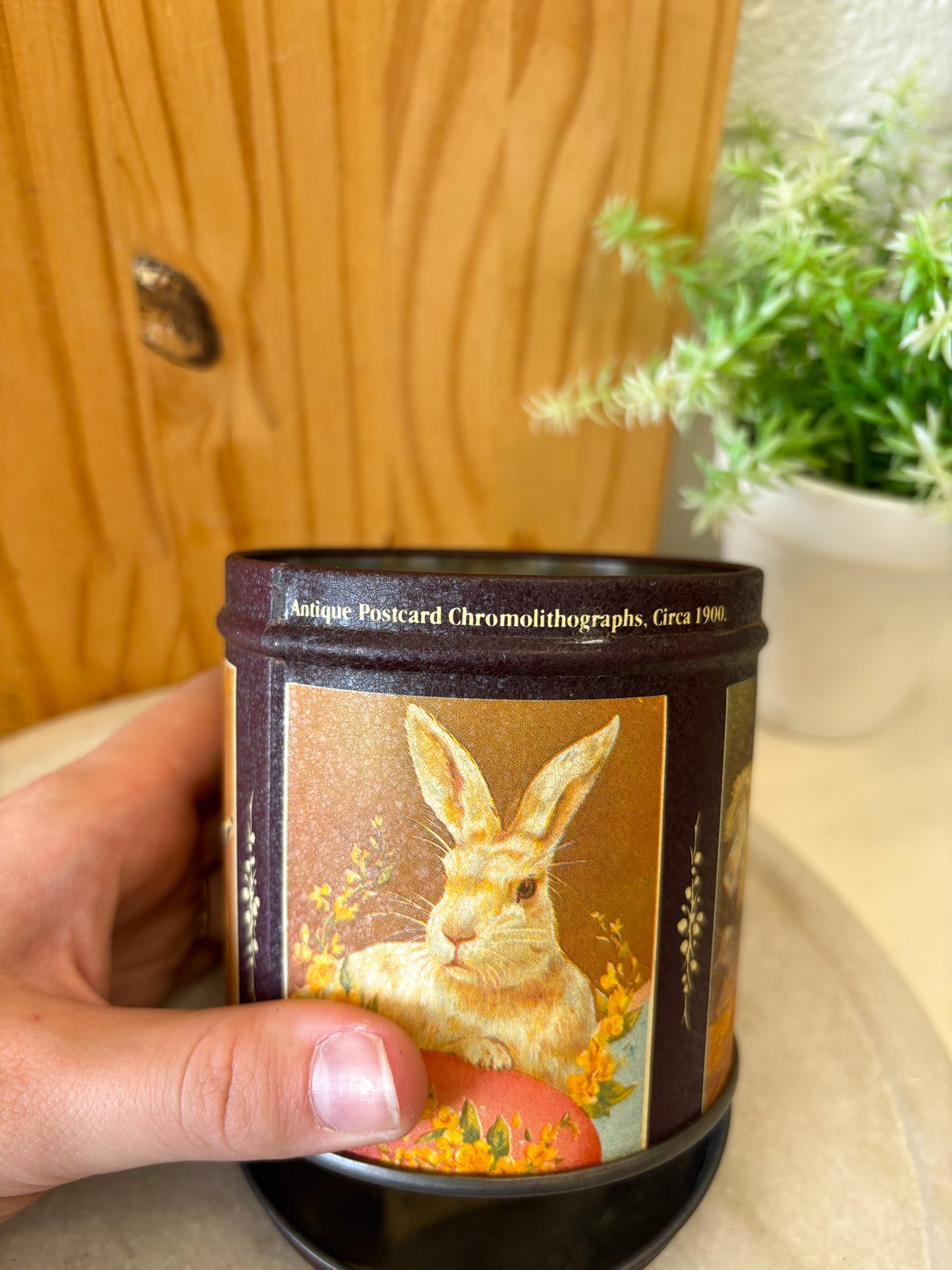 Vtg Decorative Easter Rabbit Tin
