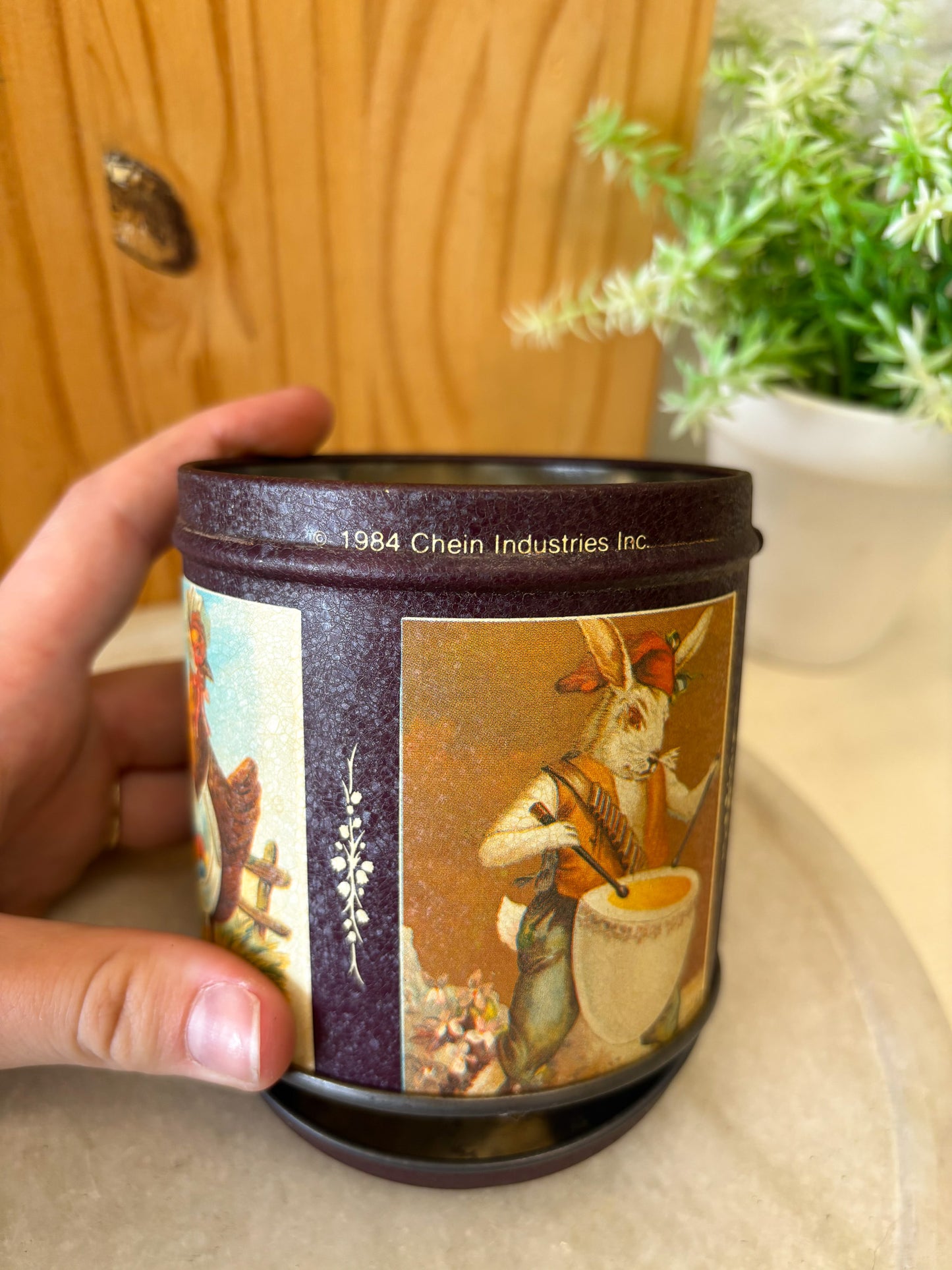 Vtg Decorative Easter Rabbit Tin