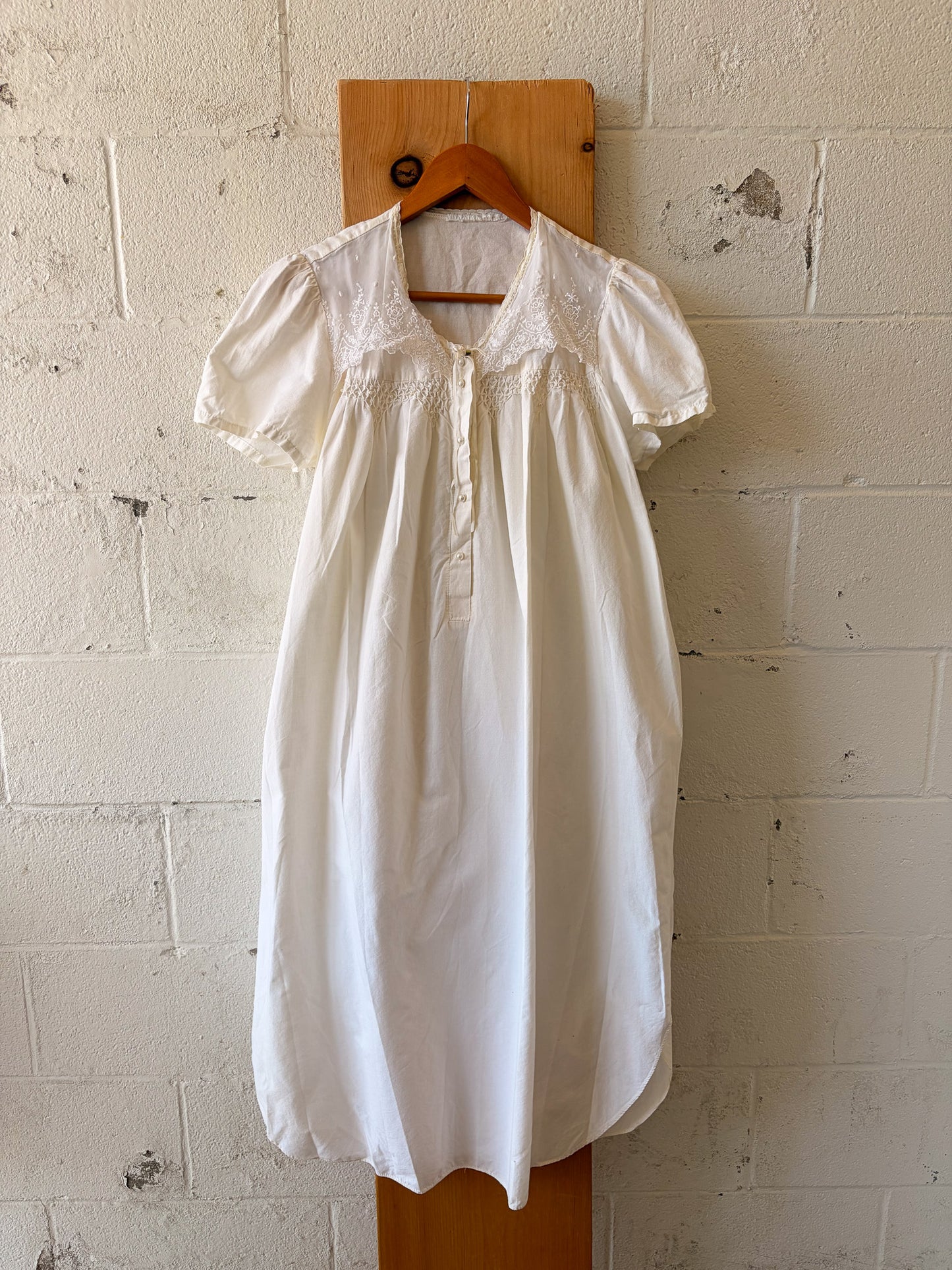 Vtg Lace & Pearl Detailed Nightgown : M/L (As Is)