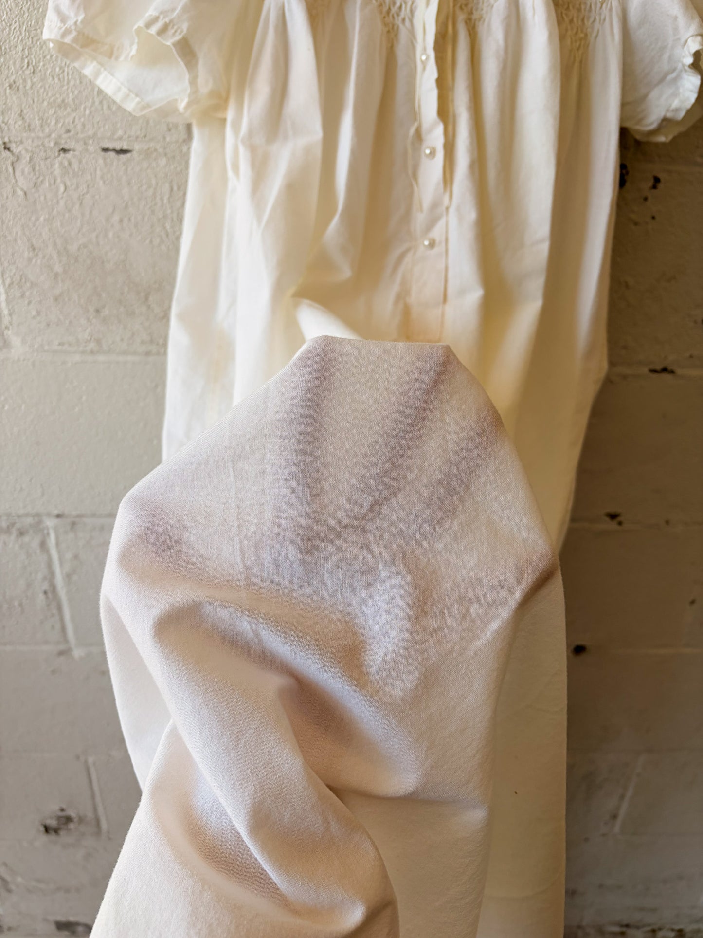 Vtg Lace & Pearl Detailed Nightgown : M/L (As Is)