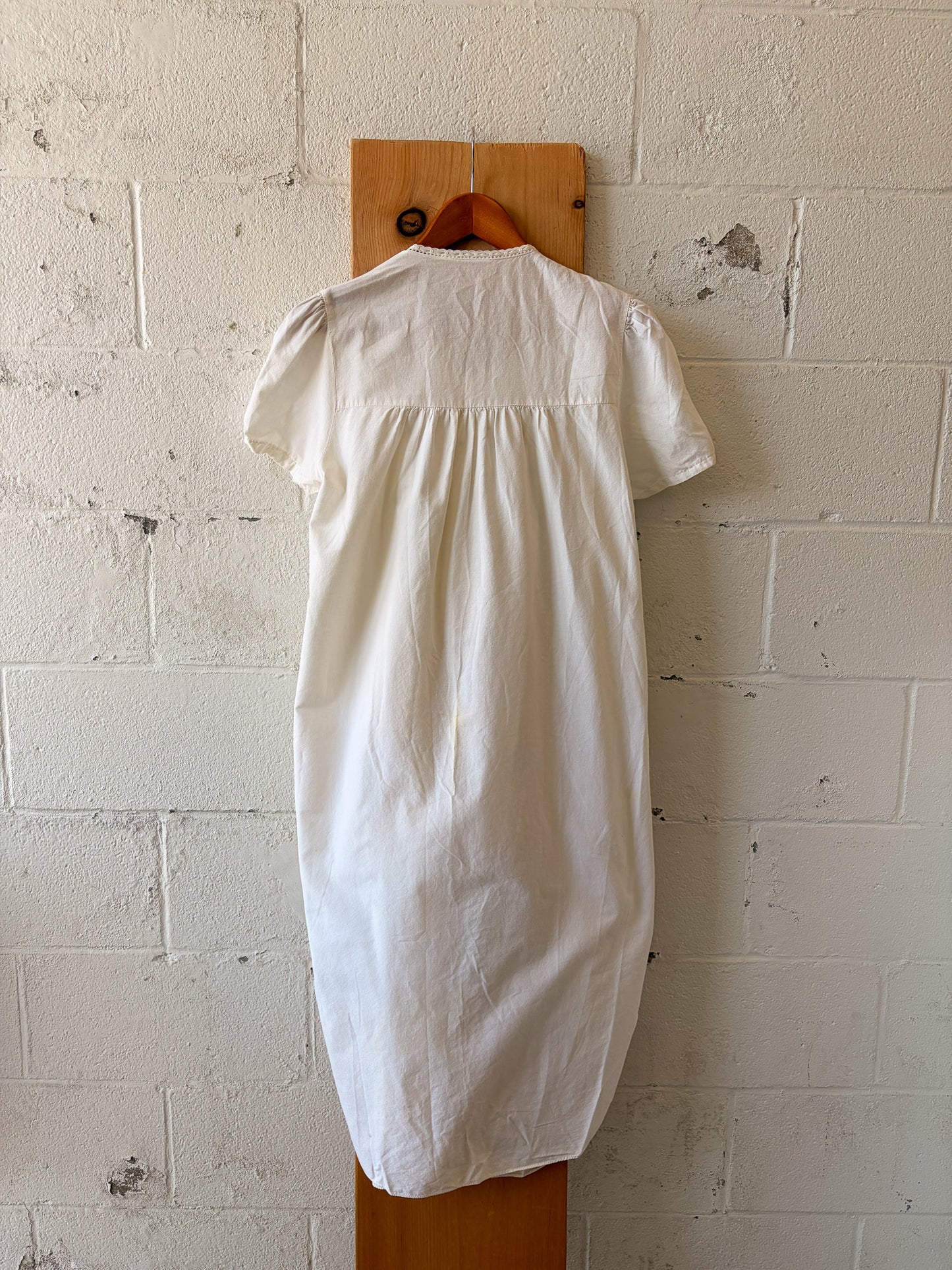 Vtg Lace & Pearl Detailed Nightgown : M/L (As Is)