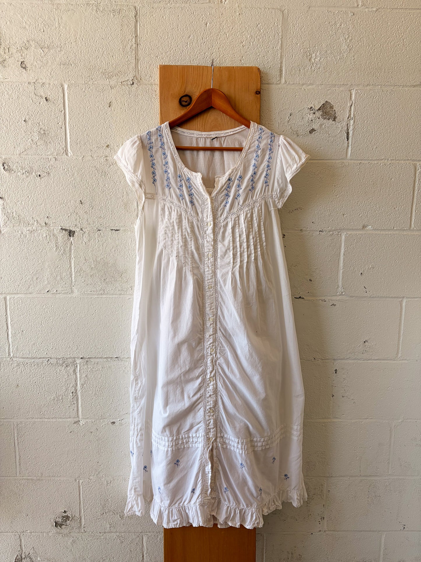 Vtg Blue Floral Embroidered Nightgown : M/L