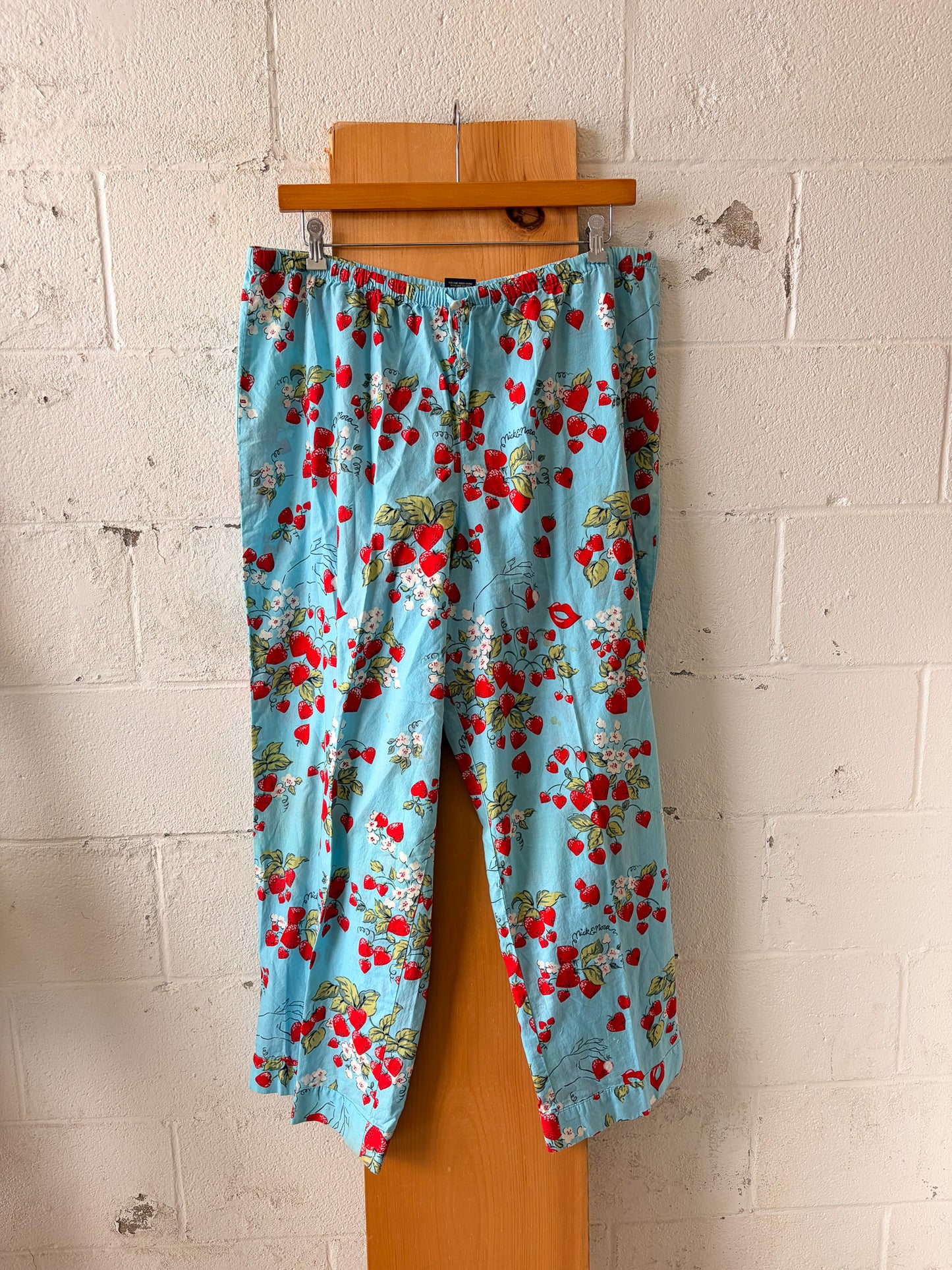 Nick & Nora Strawberry Kiss Pajama Set : XXL