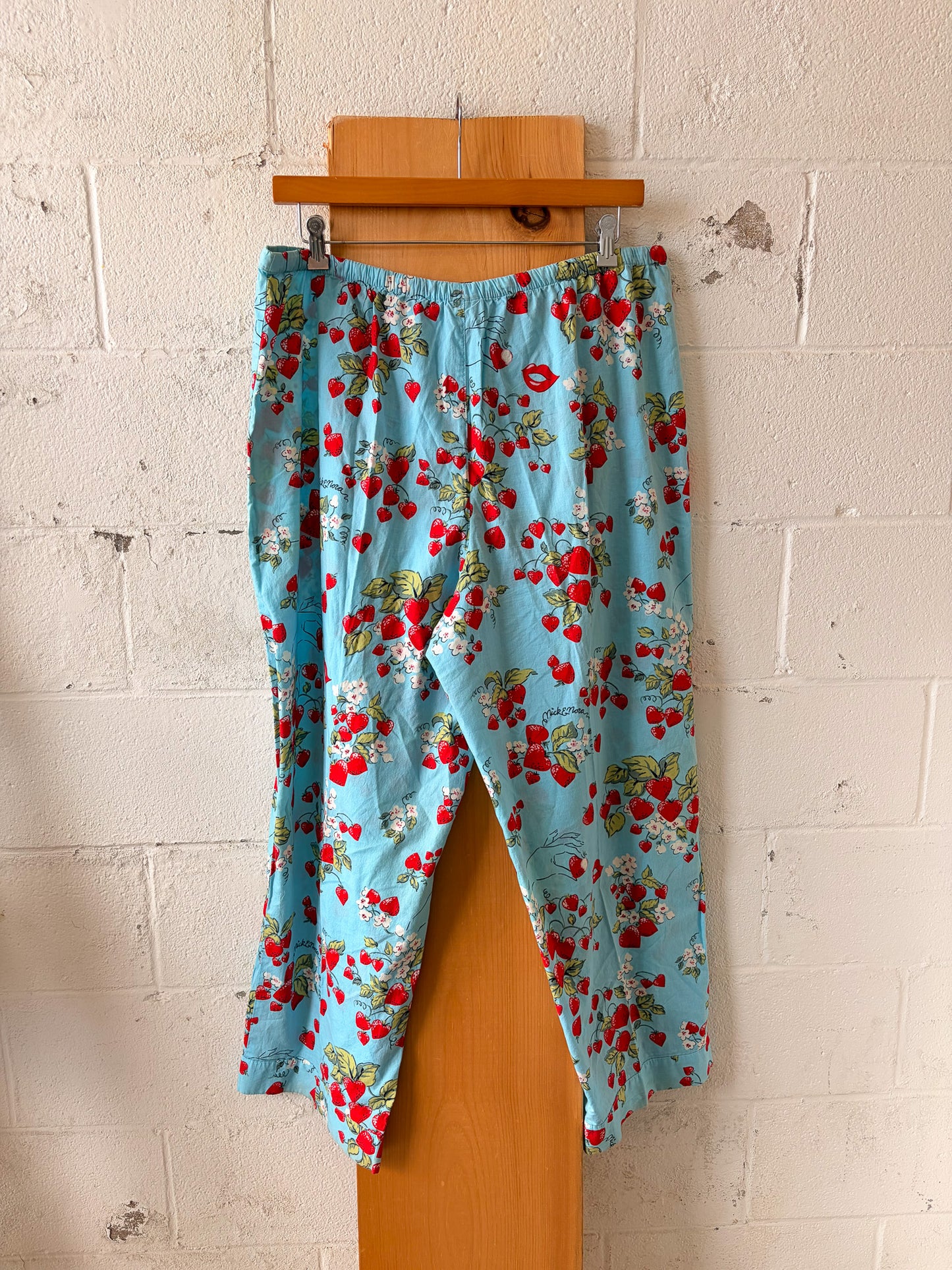 Nick & Nora Strawberry Kiss Pajama Set : XXL
