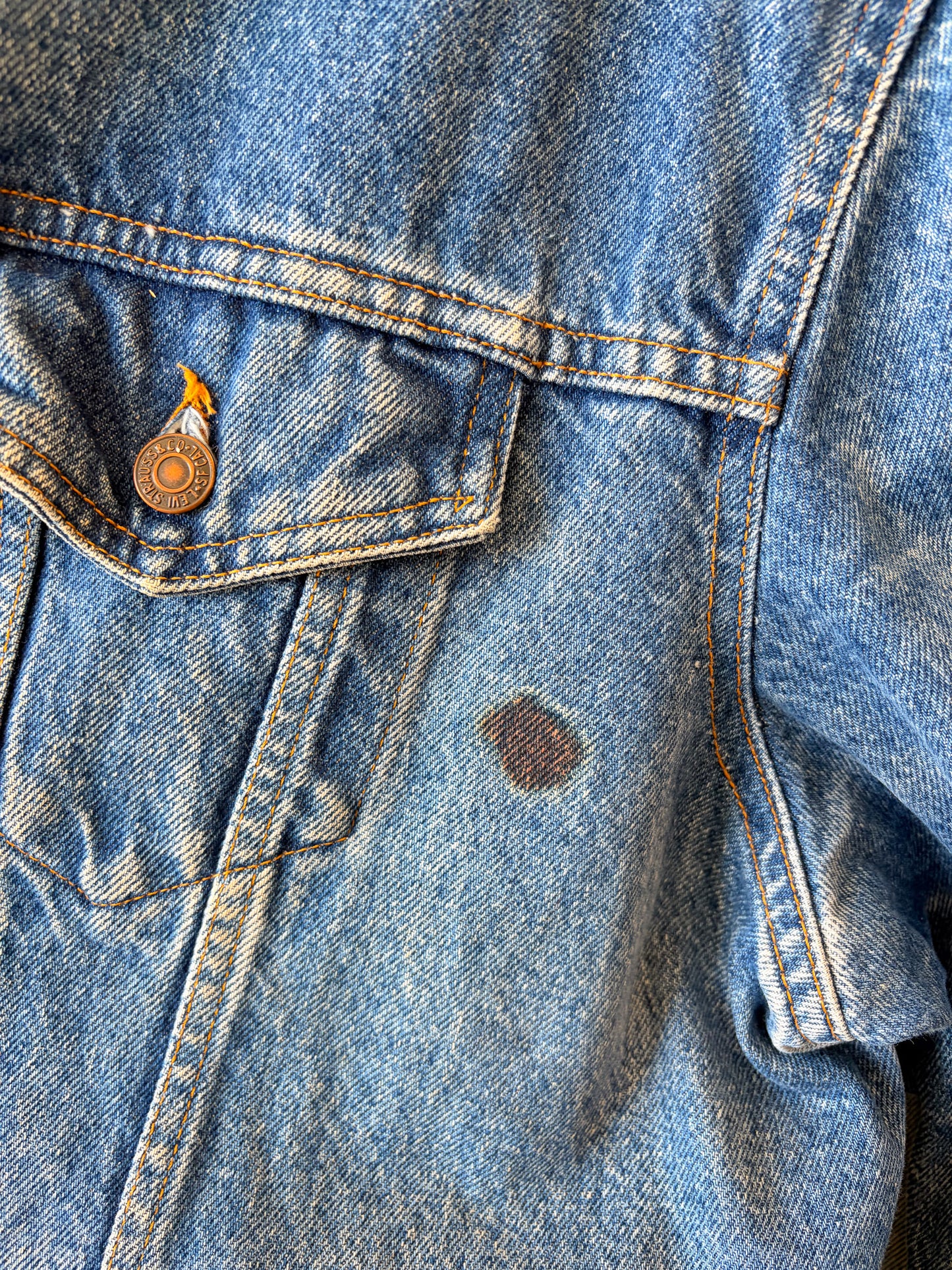 Distressed Levi's Denim Trucker Jacket : 52