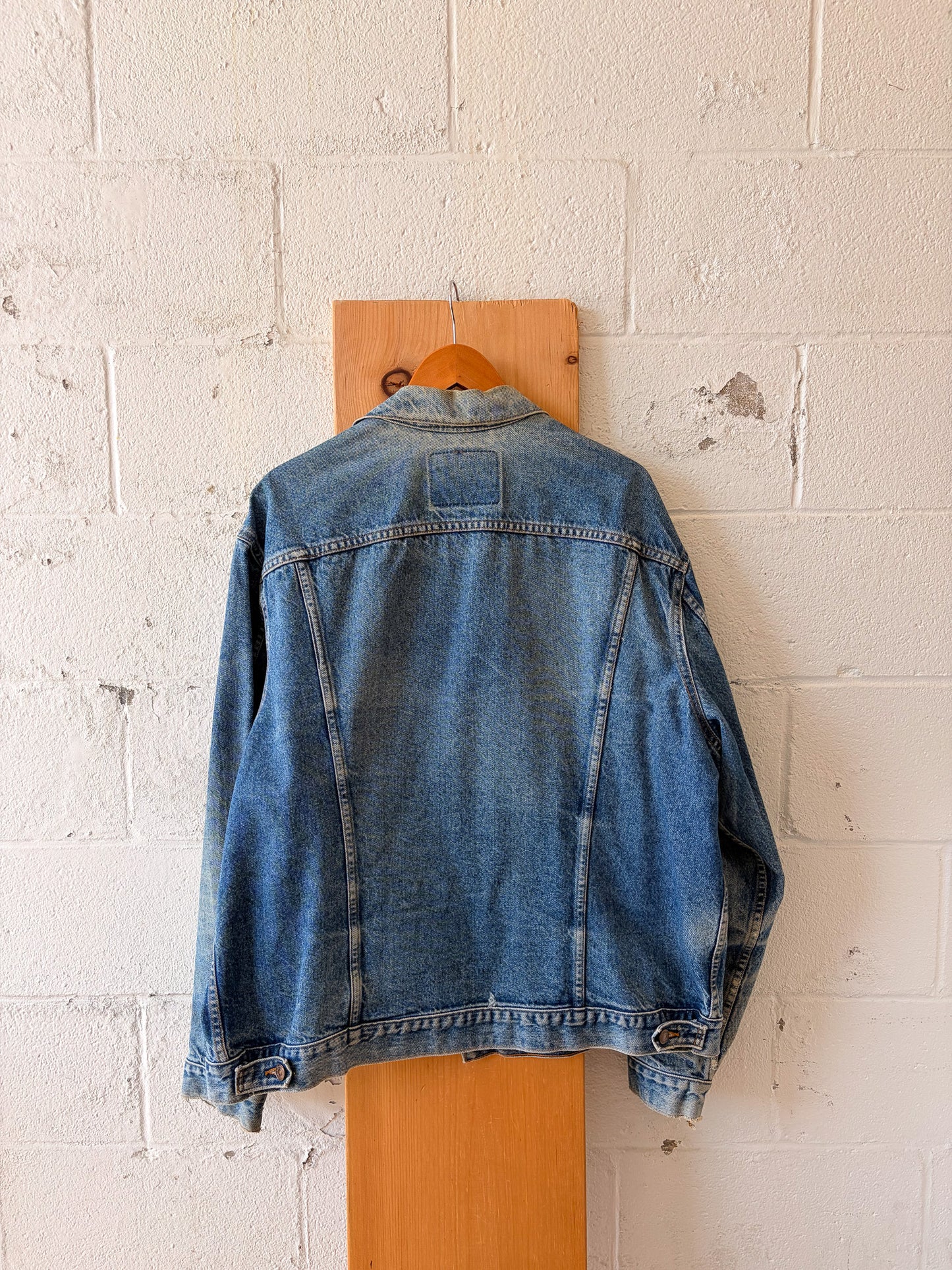 Distressed Levi's Denim Trucker Jacket : 52