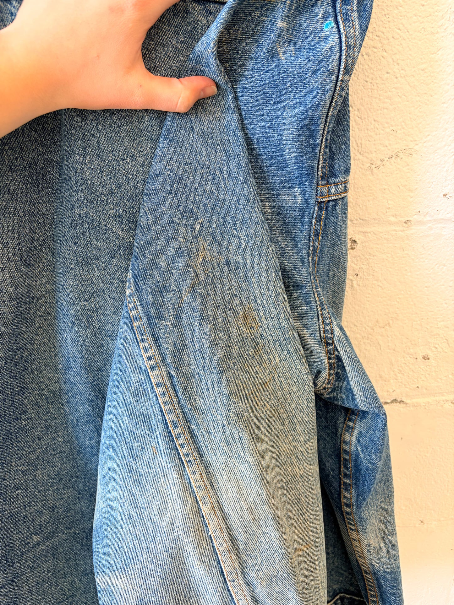 Distressed Levi's Denim Trucker Jacket : 52