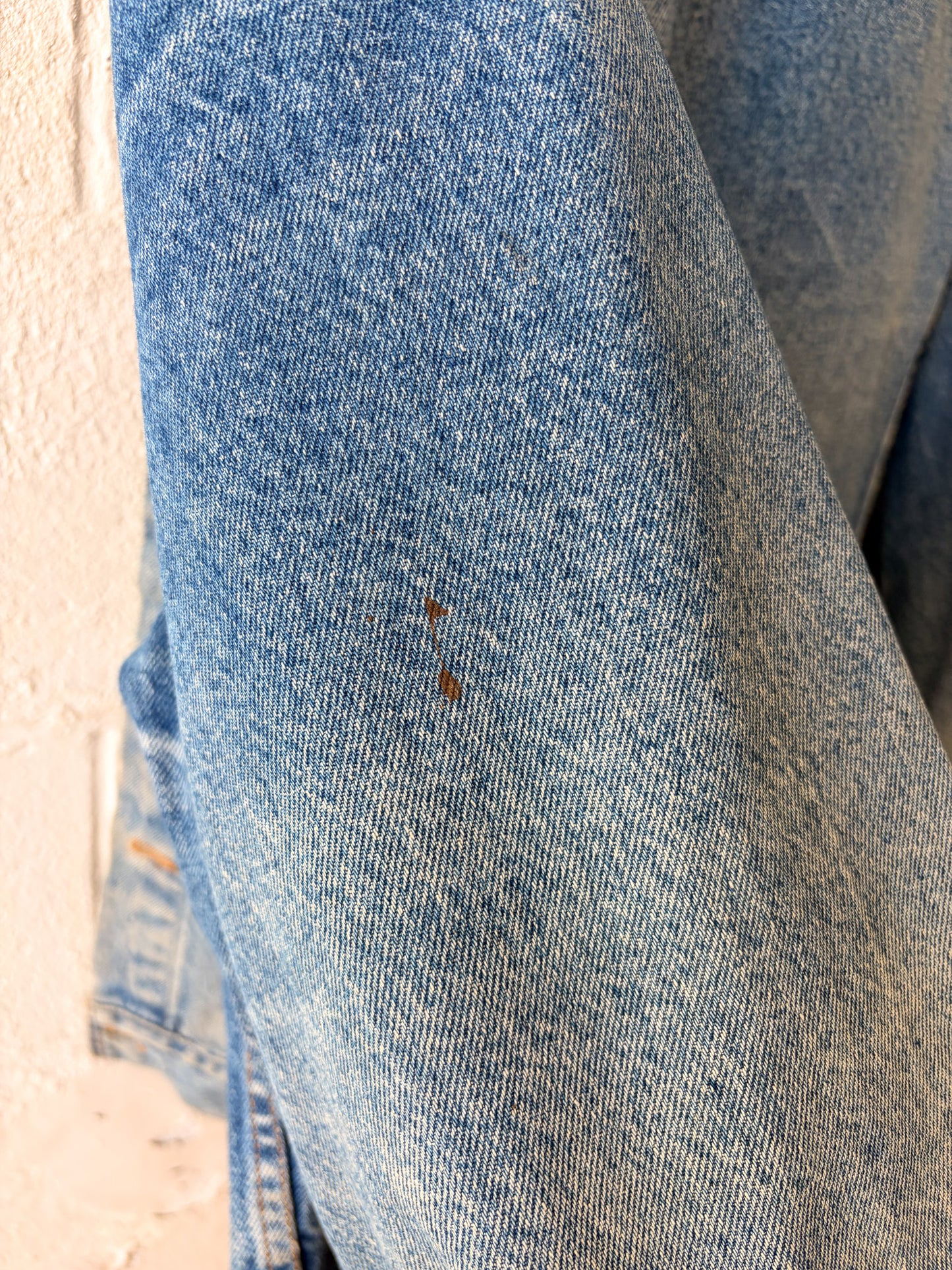 Distressed Levi's Denim Trucker Jacket : 52