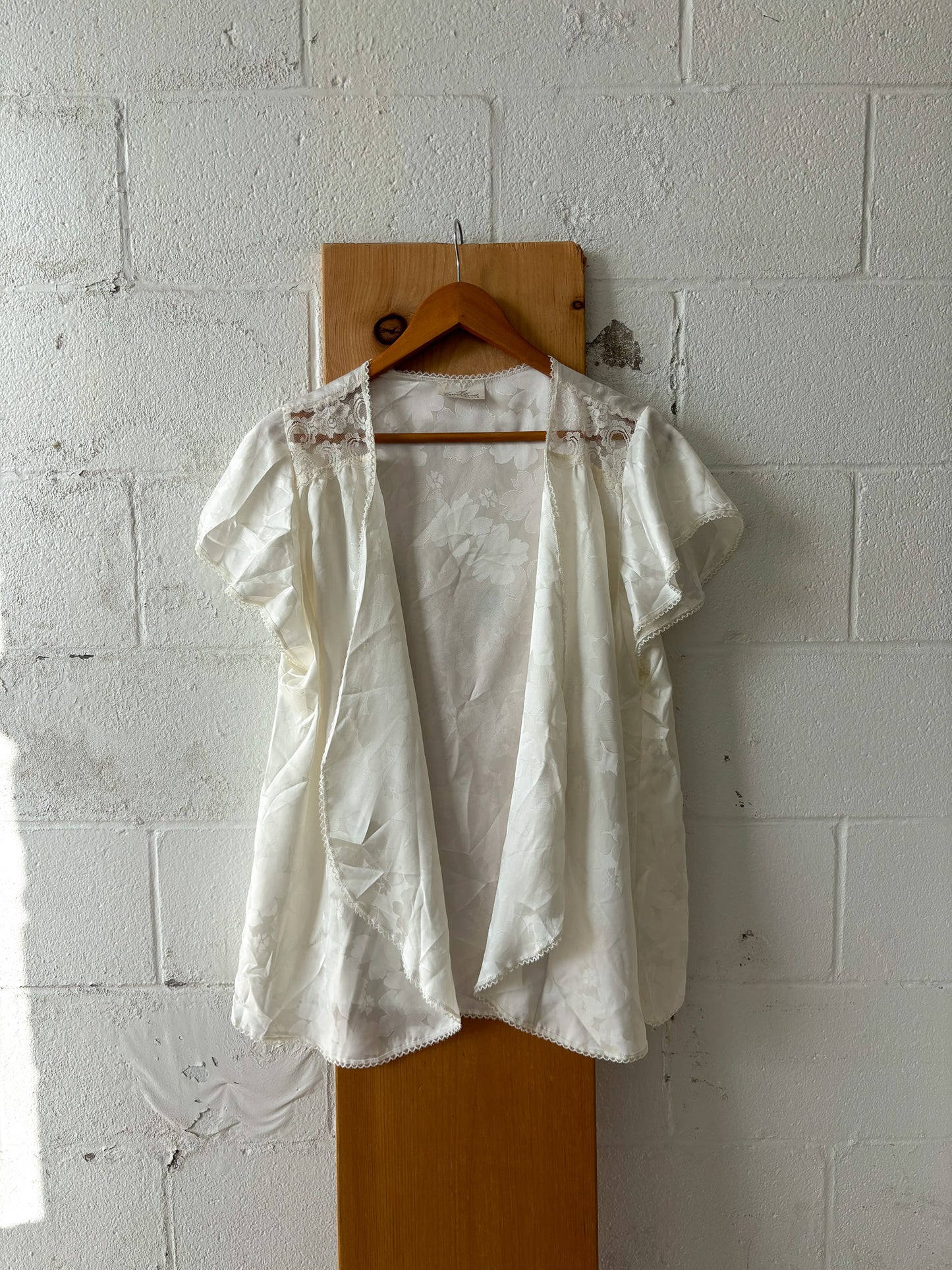 Vtg White Floral Satin Top : M