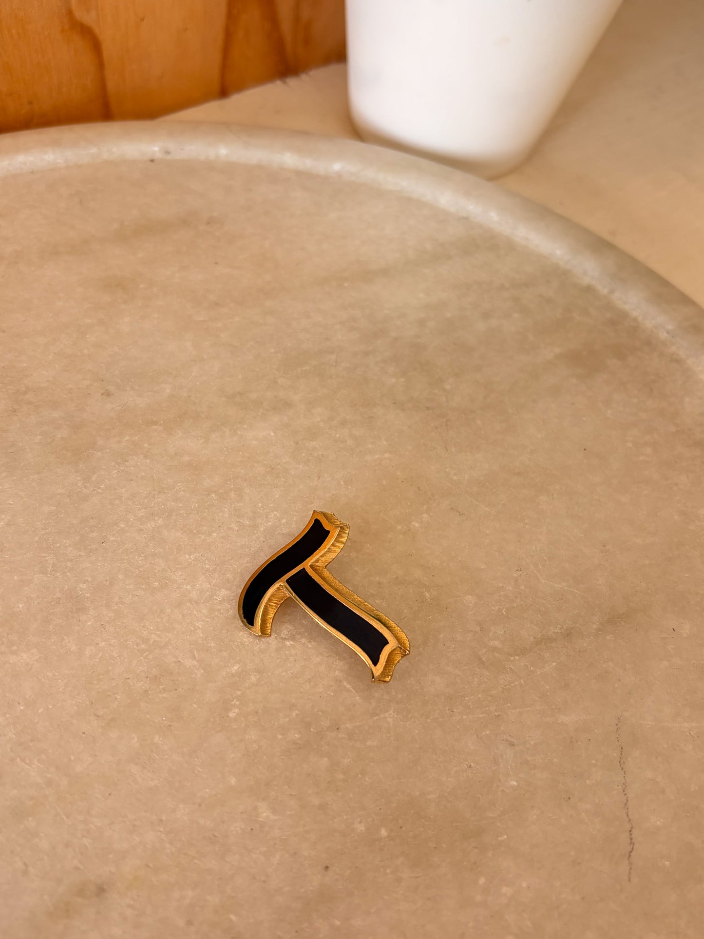 Vtg Black & Gold "T" Brooch