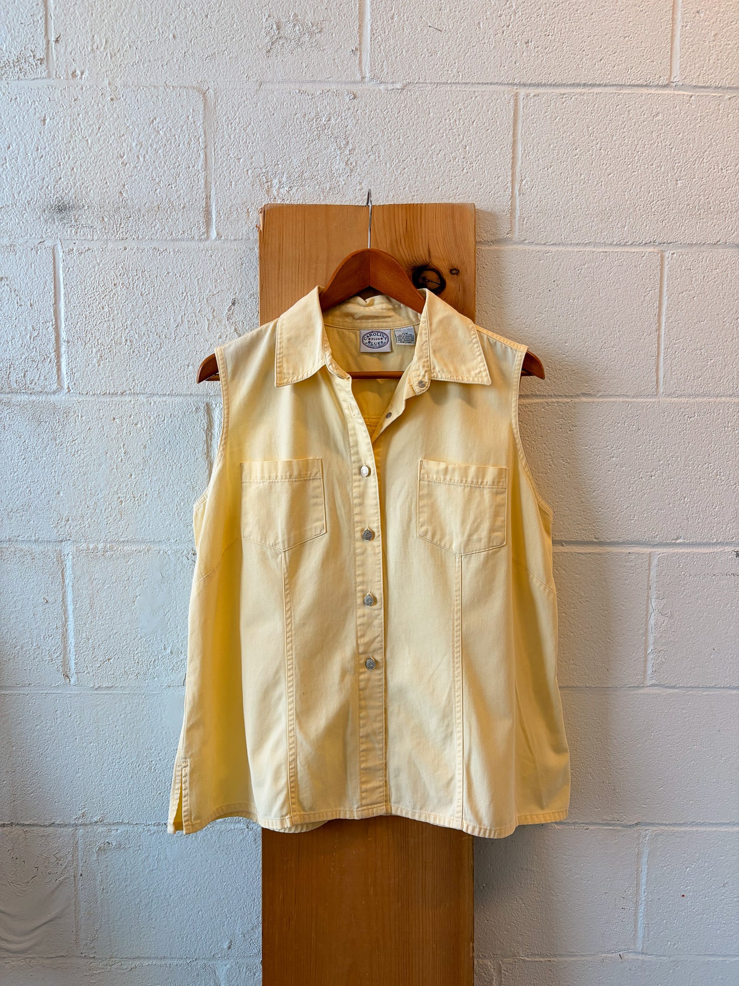 Sleeveless Yellow Button Up : 16W