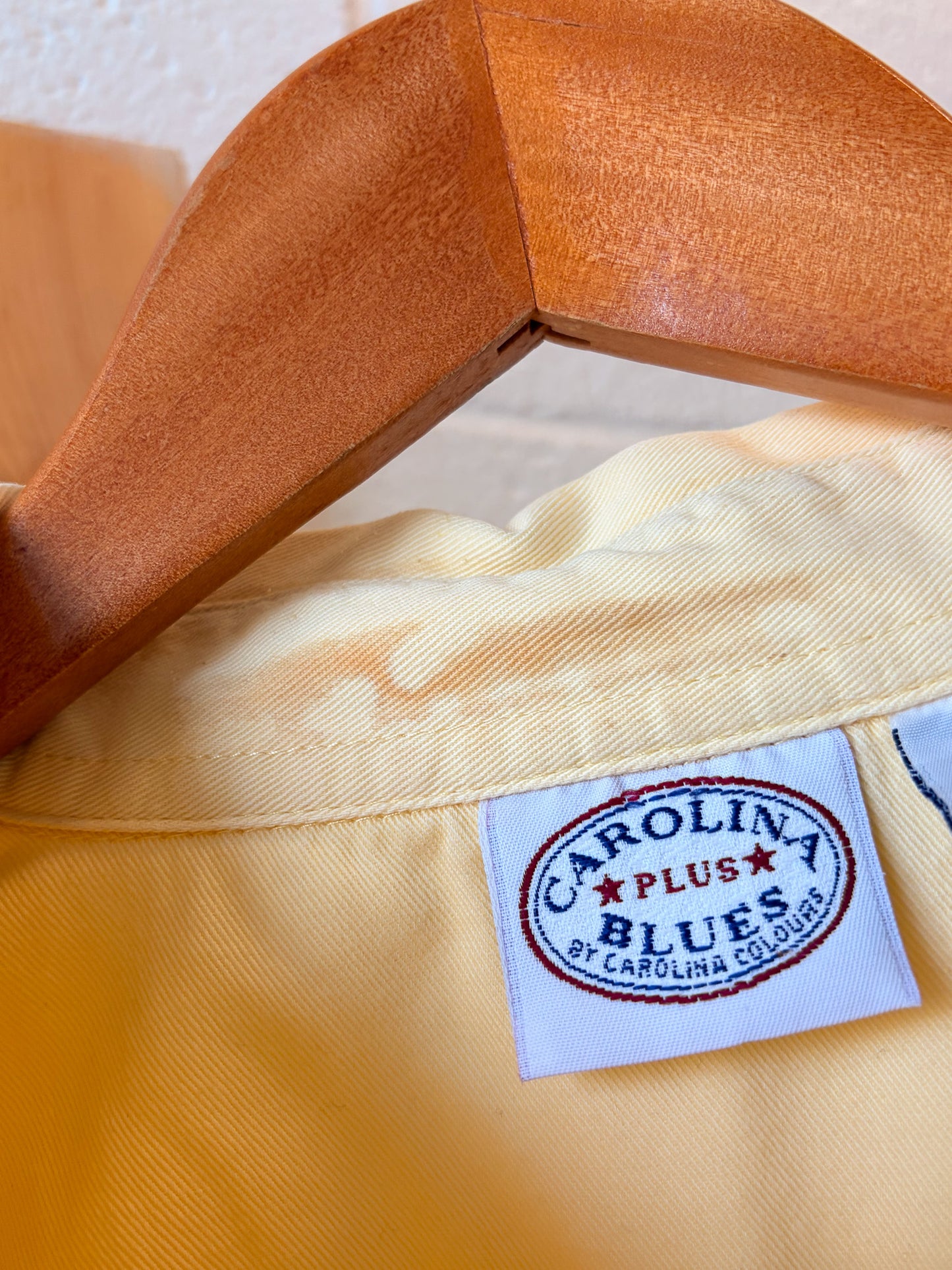 Sleeveless Yellow Button Up : 16W