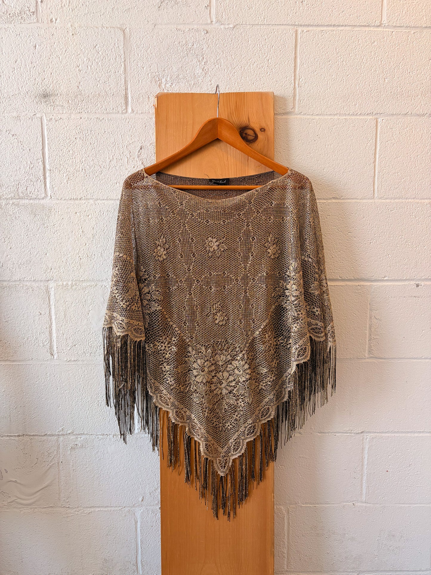 Delicate Floral Gold Tone Fringe Poncho : OS