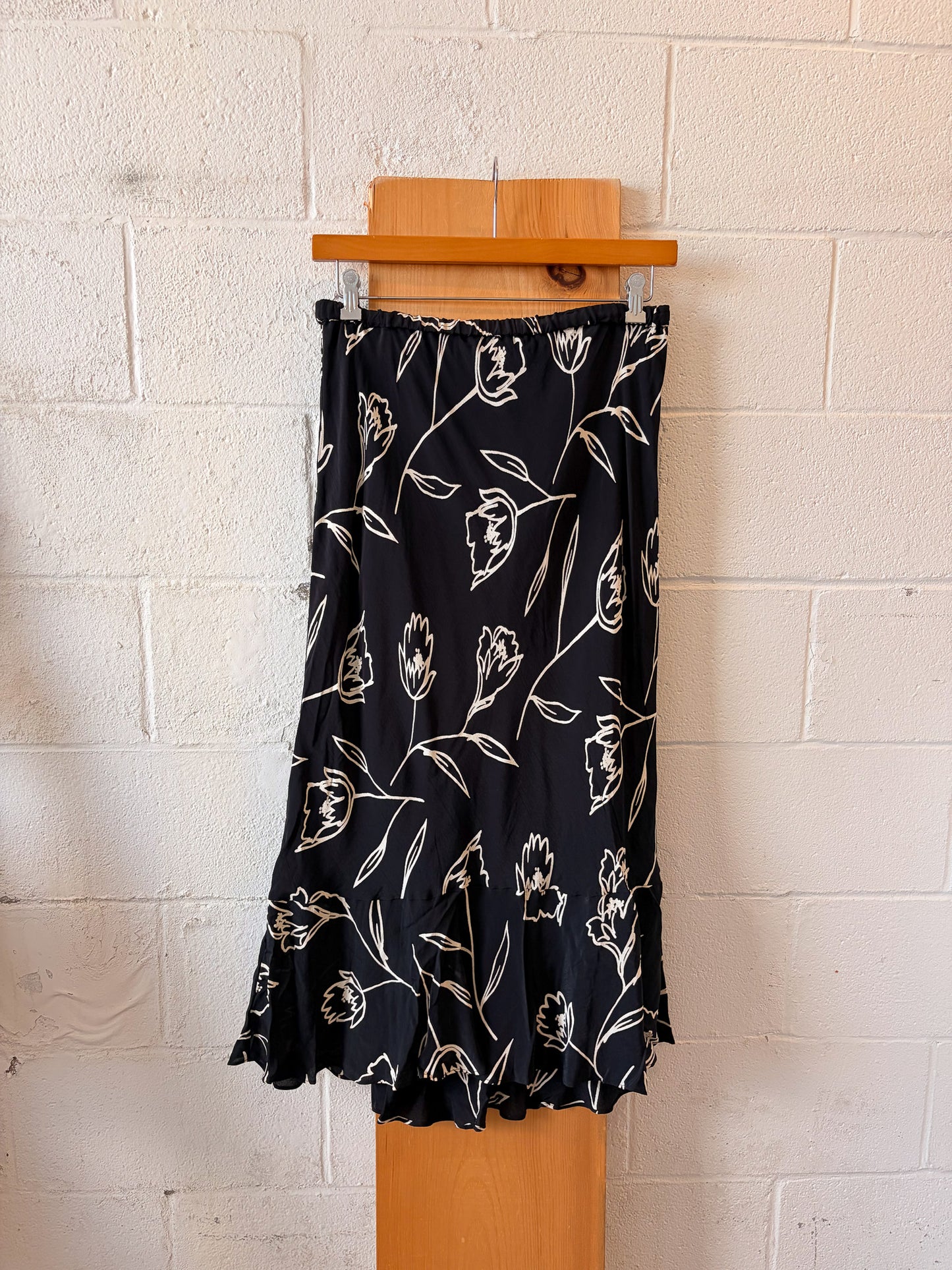 Black & White Floral Print Skirt : XL