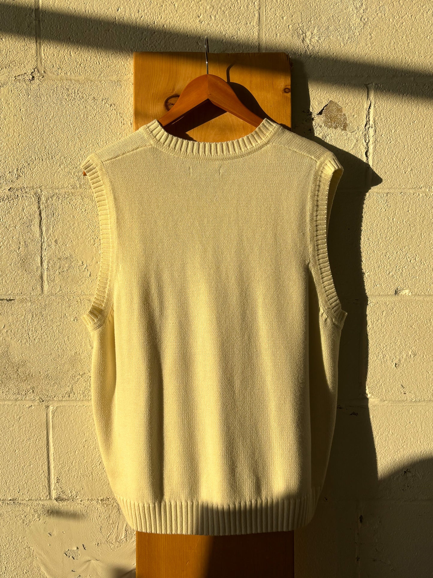 Ivy Crew Sweater Vest : L