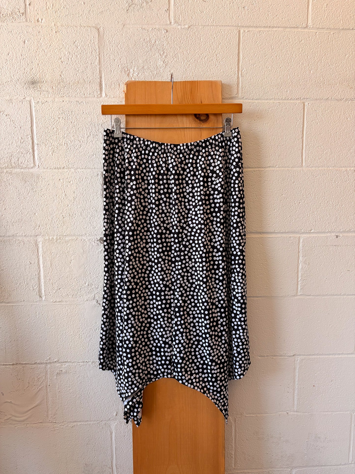 Asymmetrical Hem Polka Dot Skirt : L