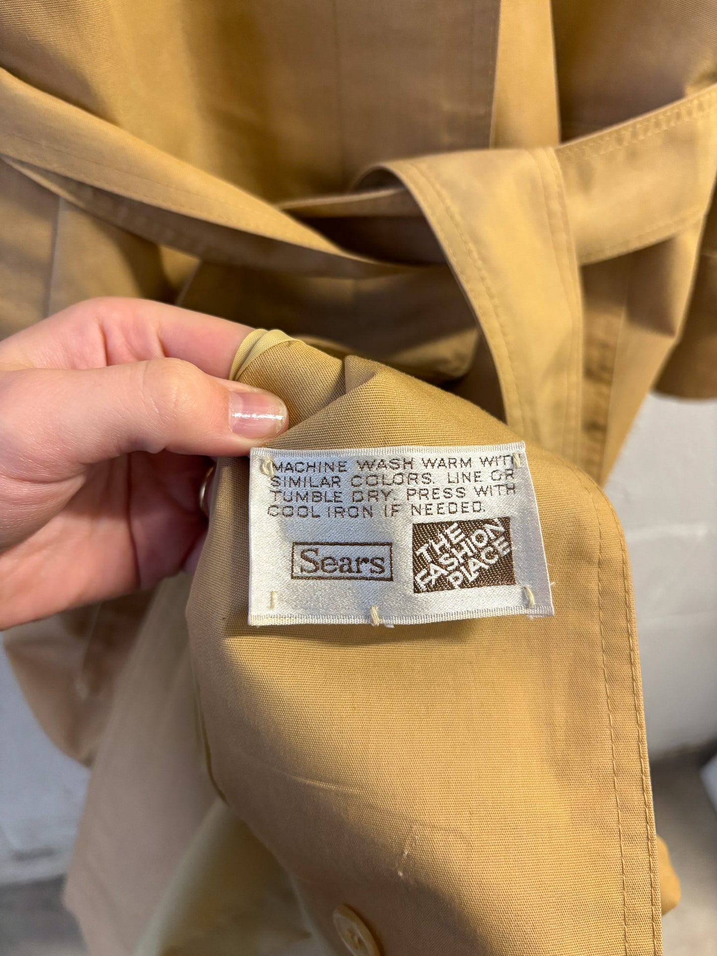 Vtg Tan Trench Coat : S/M