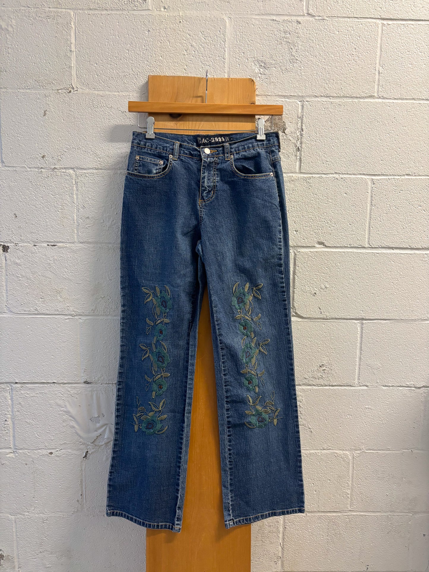 Floral Embroidered Jeans : 8