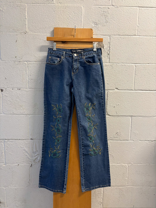 Floral Embroidered Jeans : 8