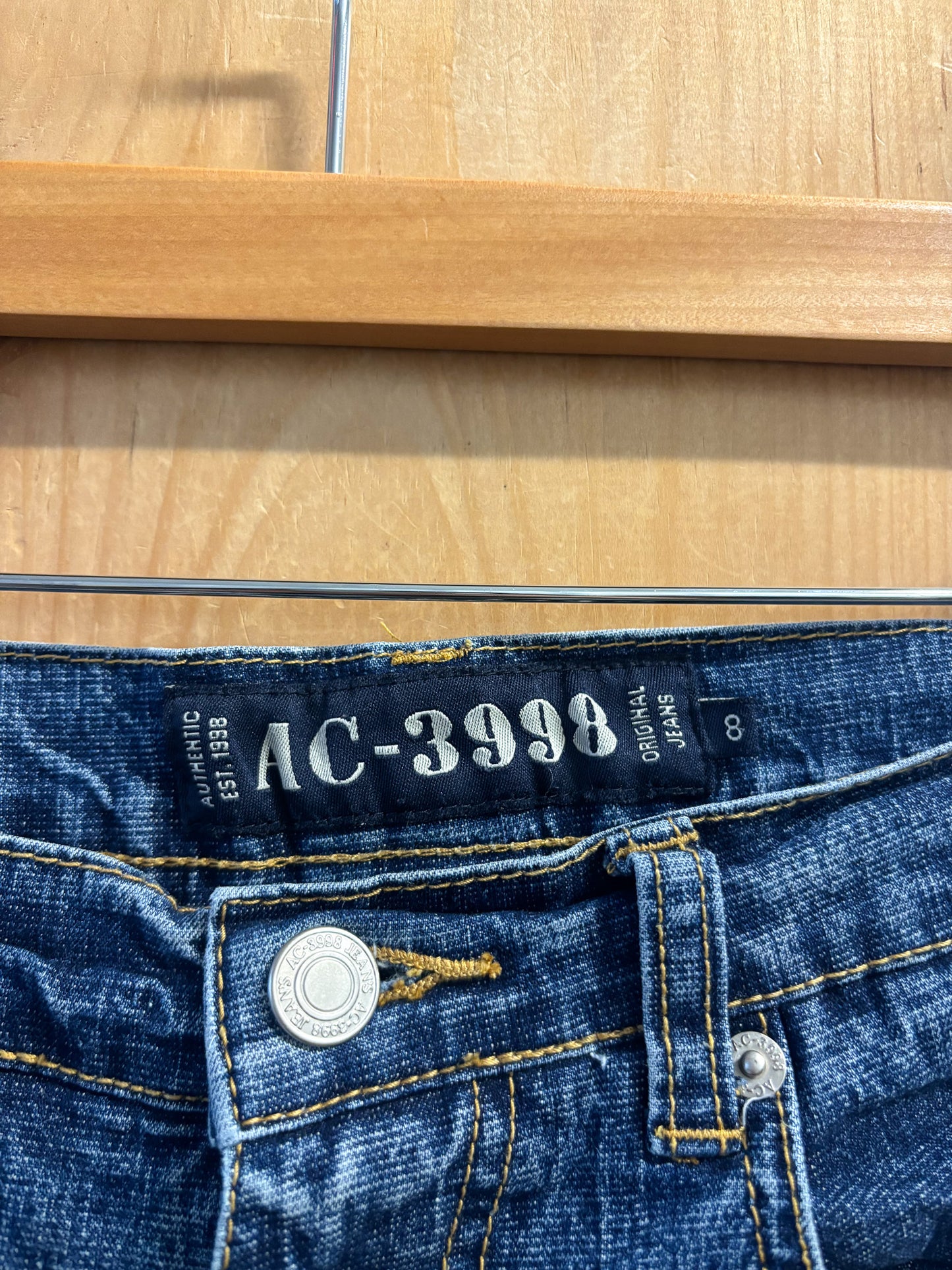 Floral Embroidered Jeans : 8