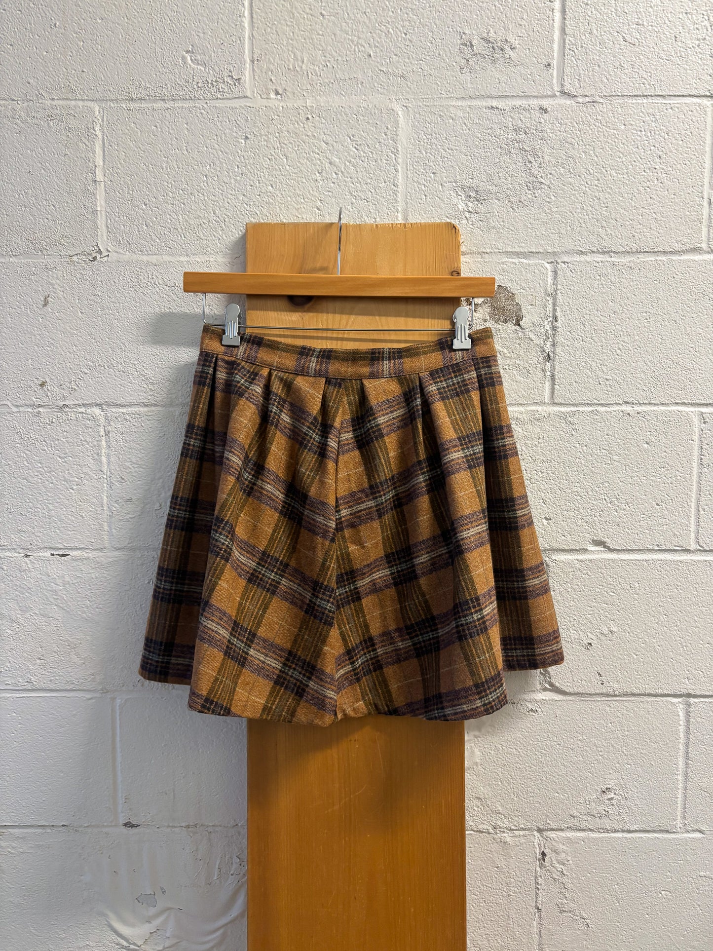 Brown Plaid Skirt : 10