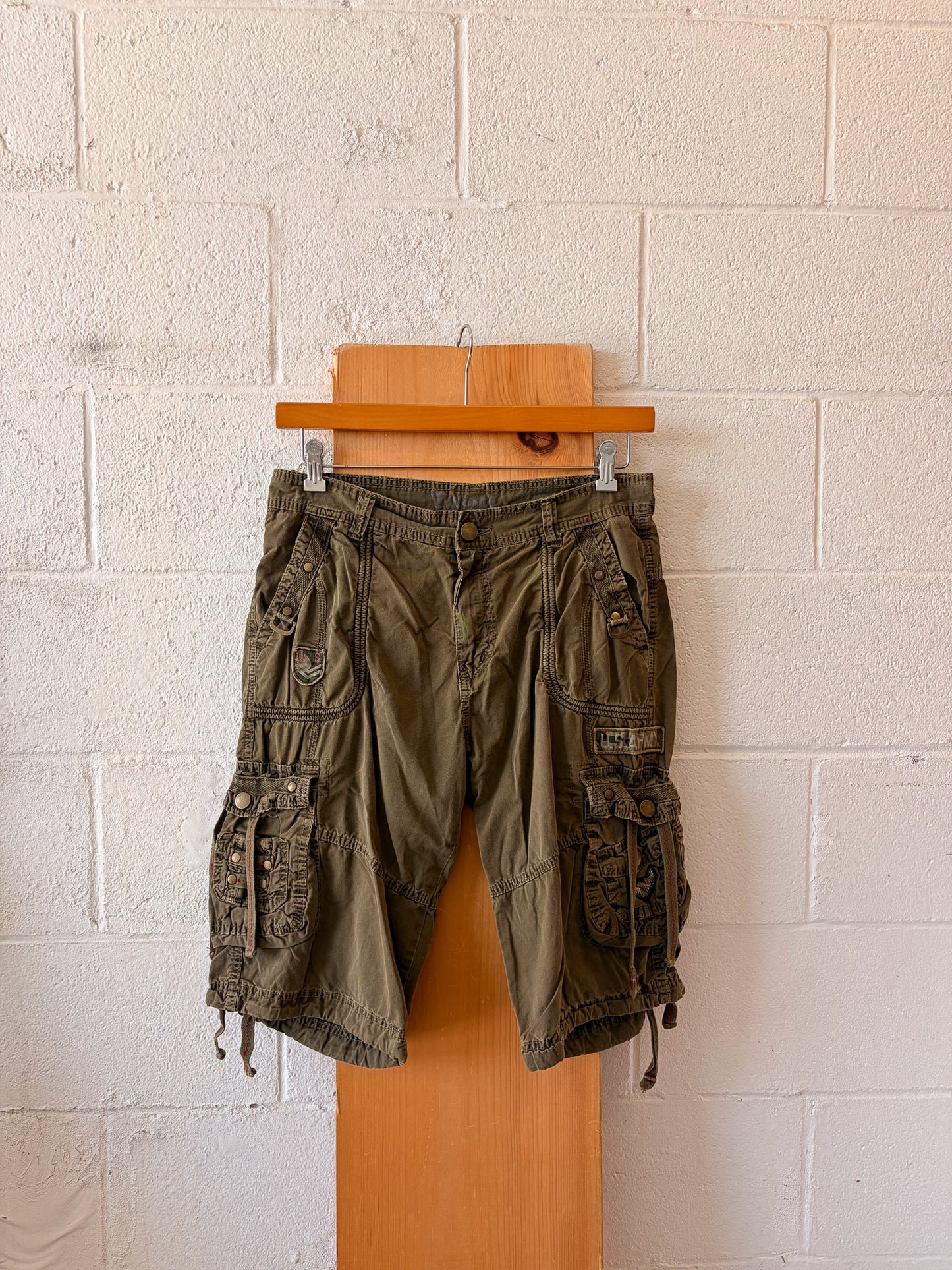 Green Patched Cargo Shorts : 32