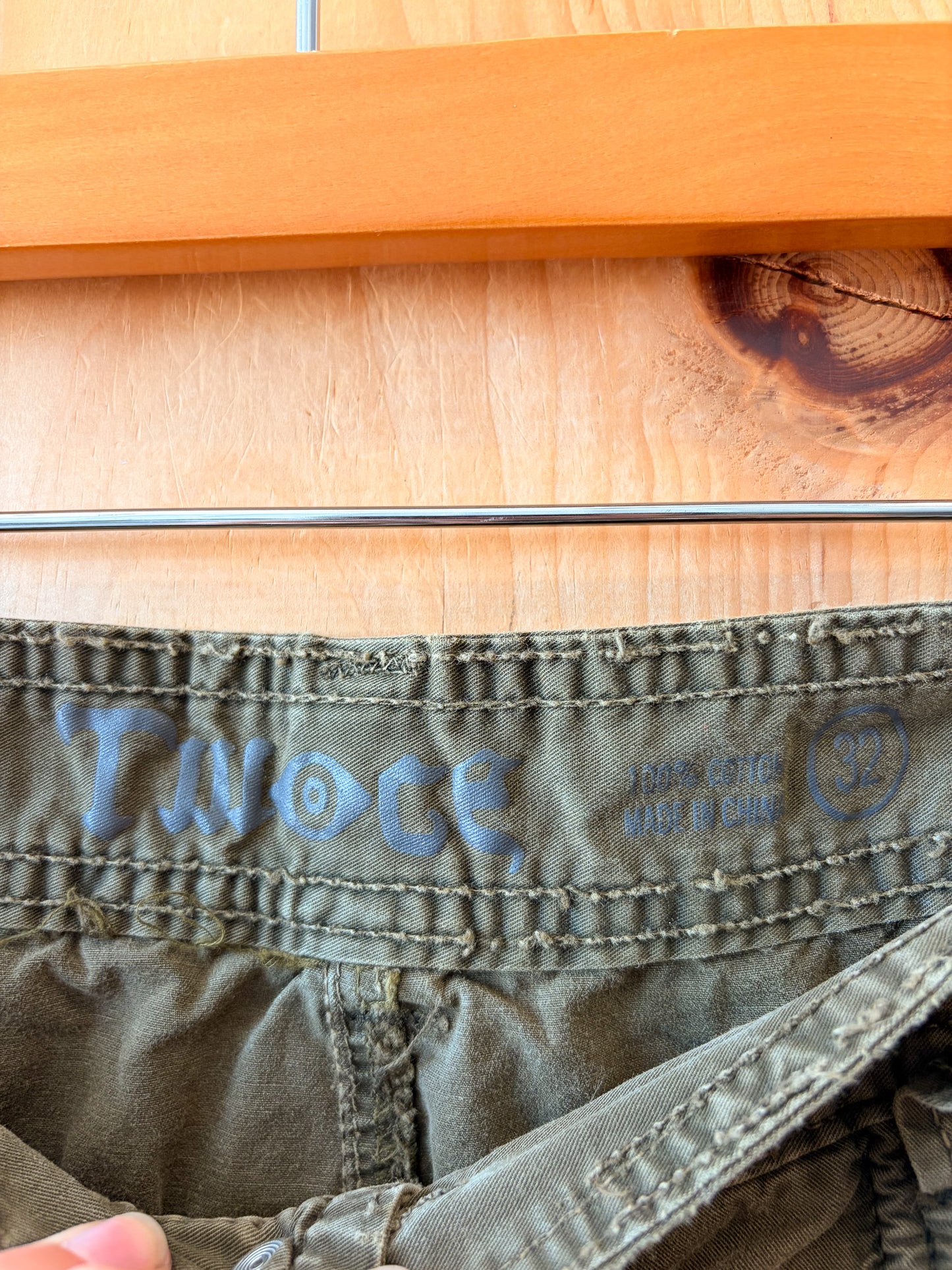 Green Patched Cargo Shorts : 32