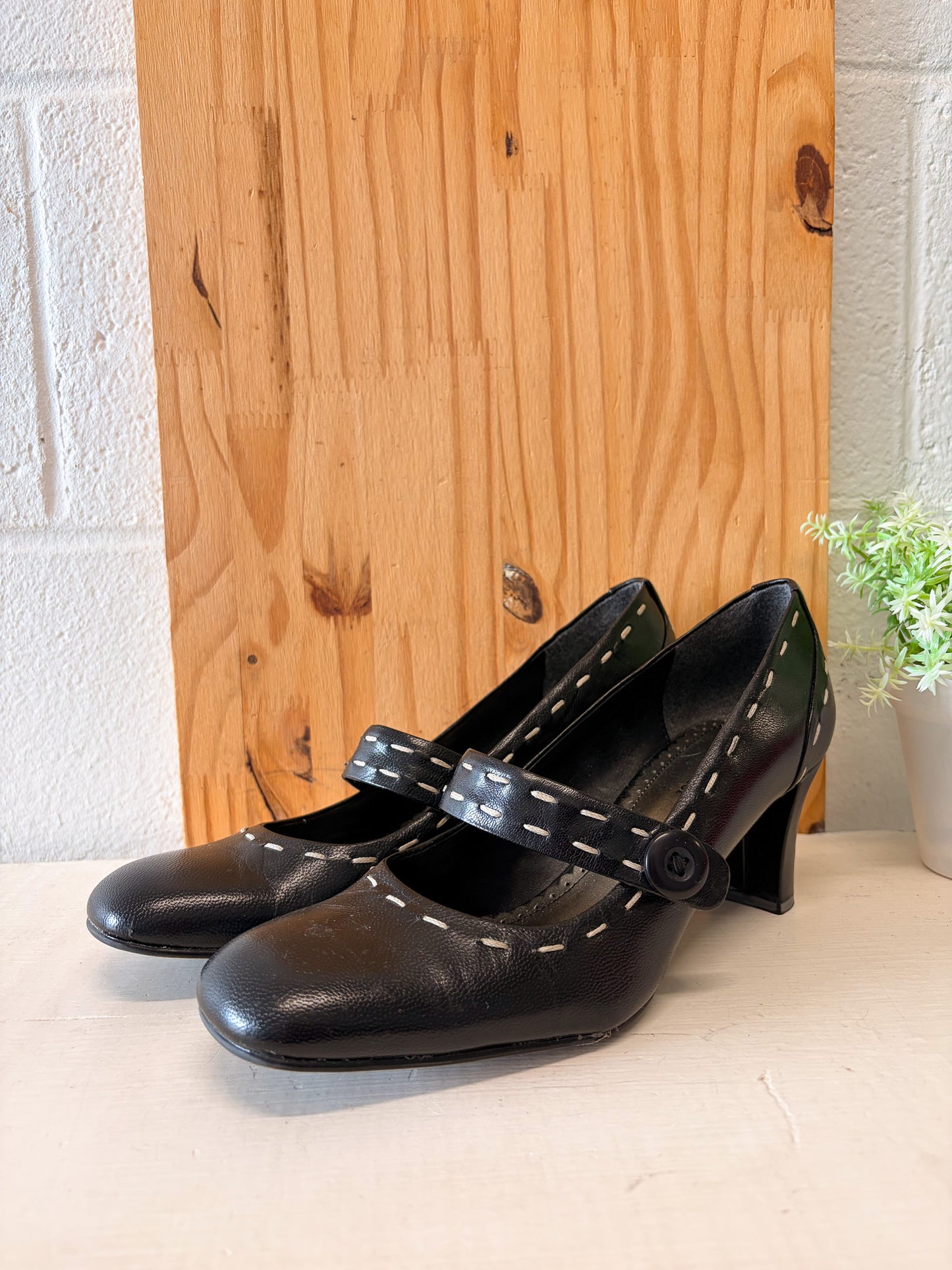 Black & White Stitched Pumps : Size 8