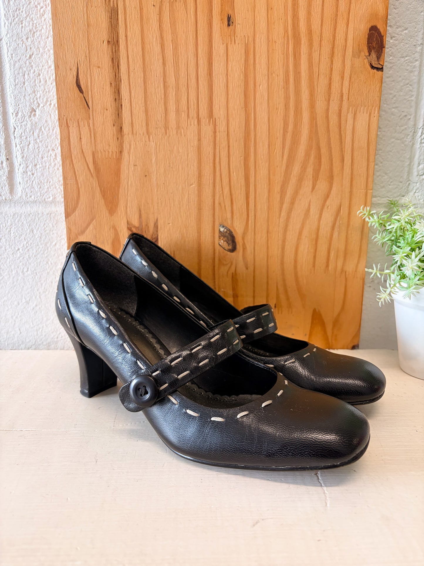 Black & White Stitched Pumps : Size 8