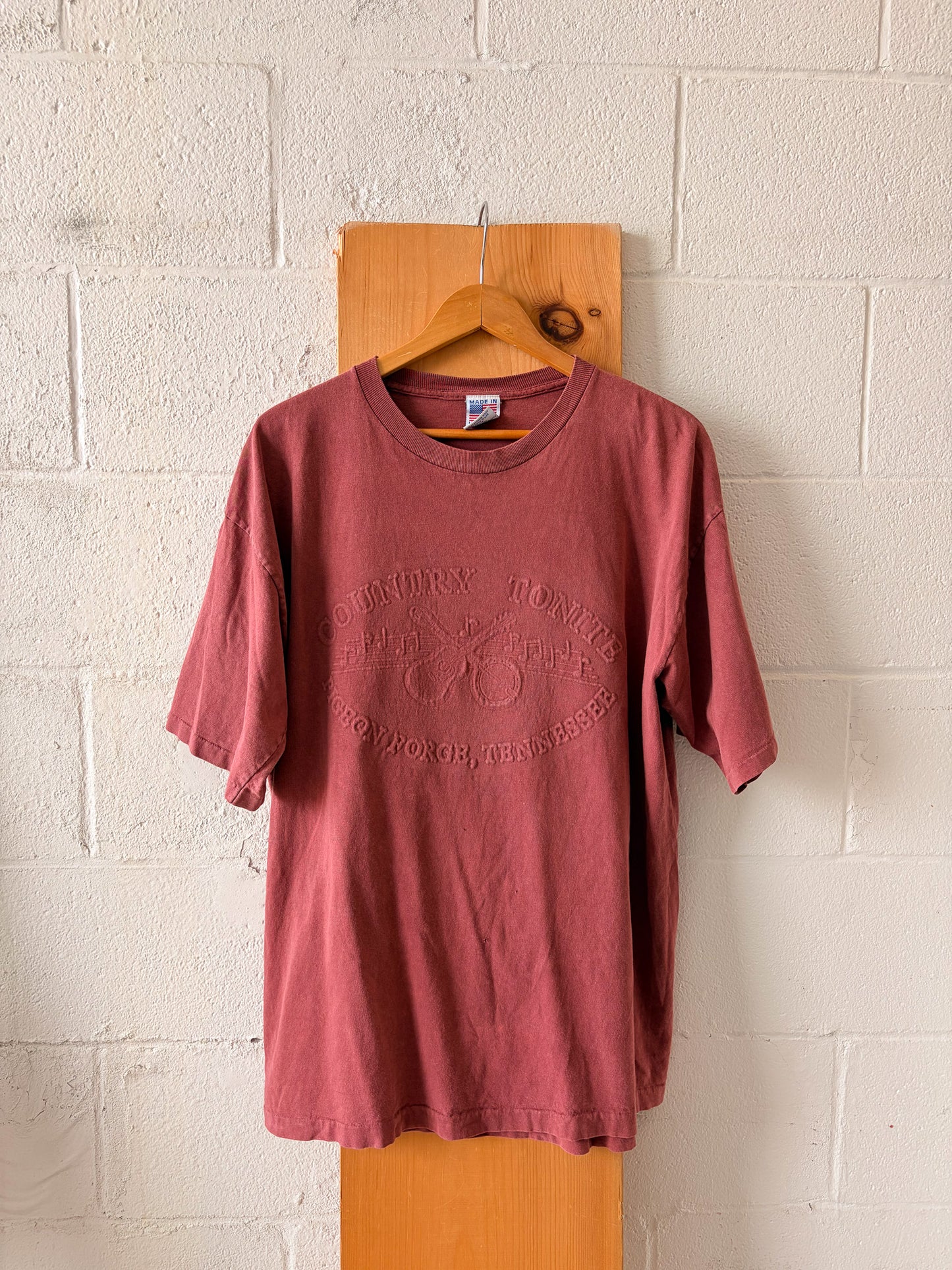Distressed Single Stitch "Country Tonite" Tee : XL