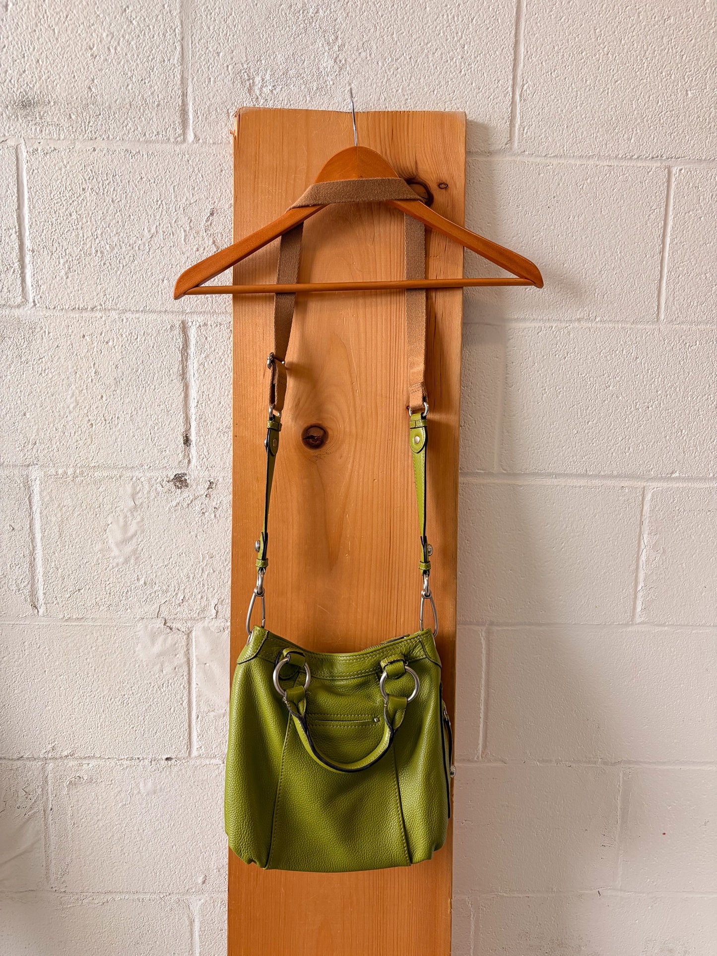 B. Makowsky Green Leather Purse