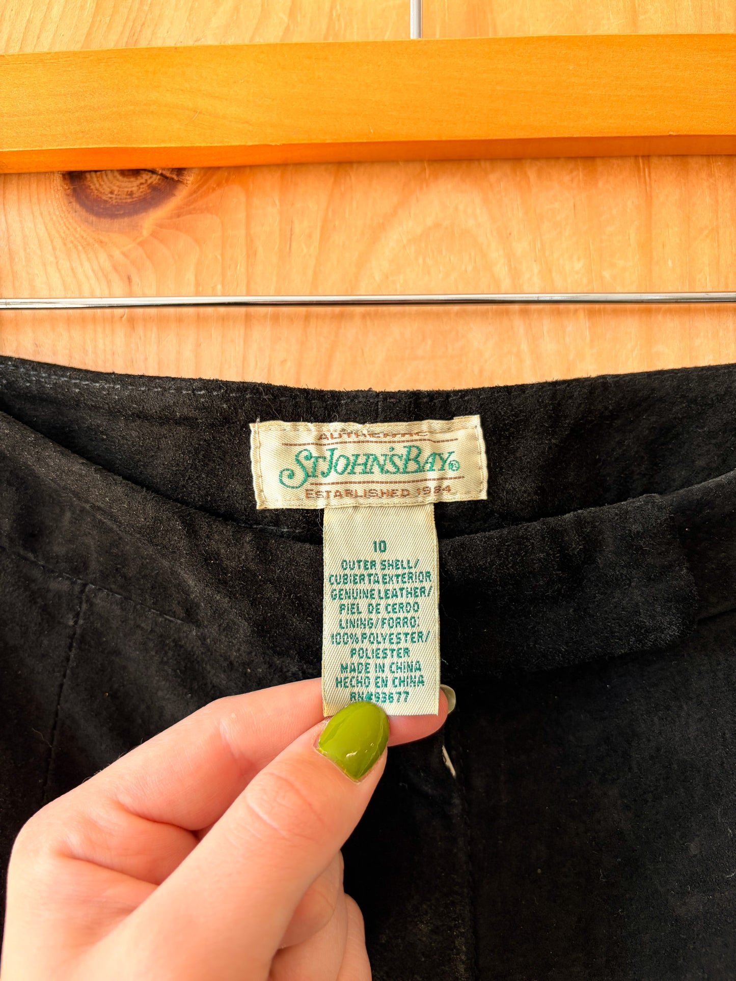 Black Leather Pants : 10