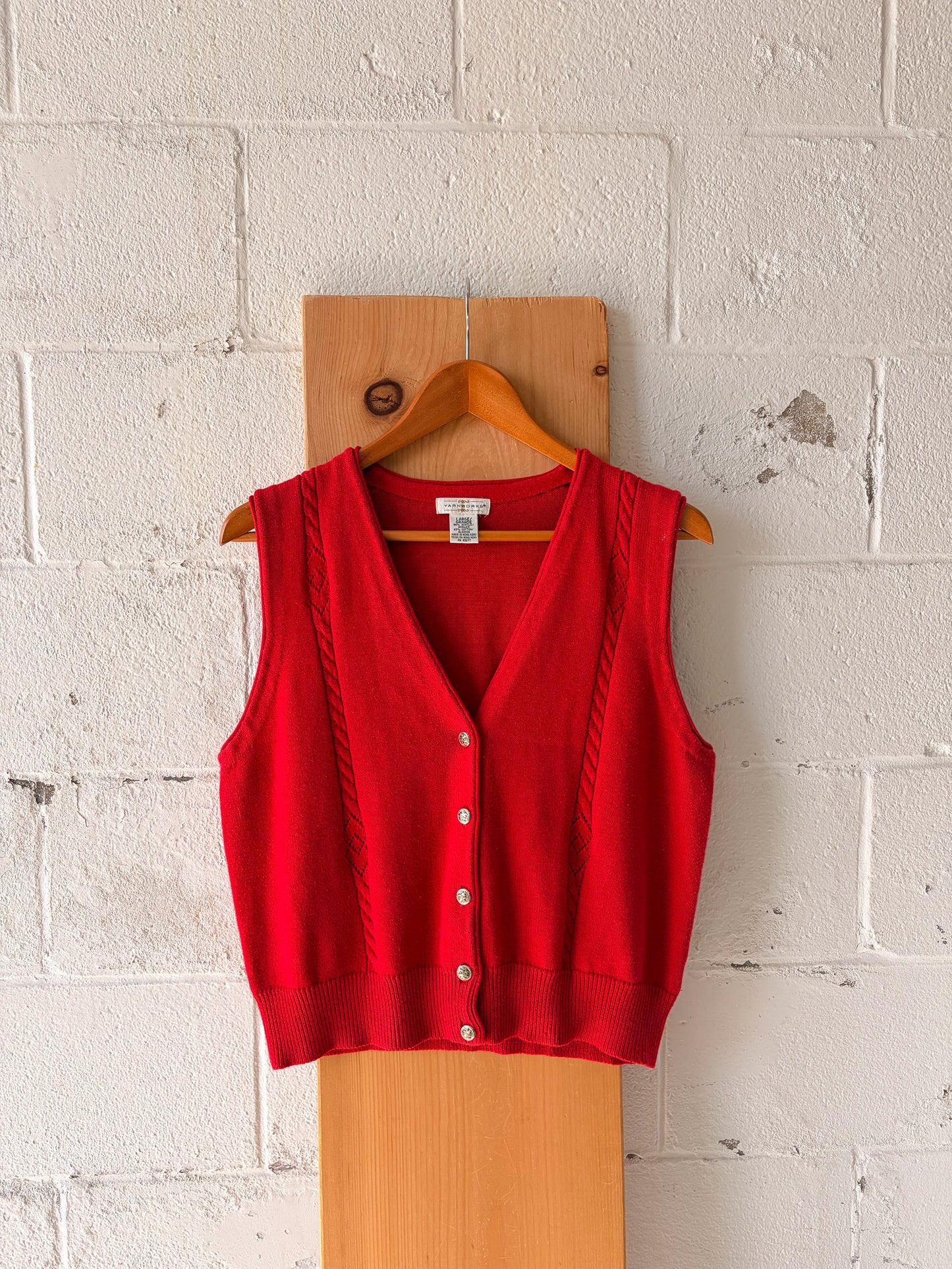 Red Sweater Vest : L