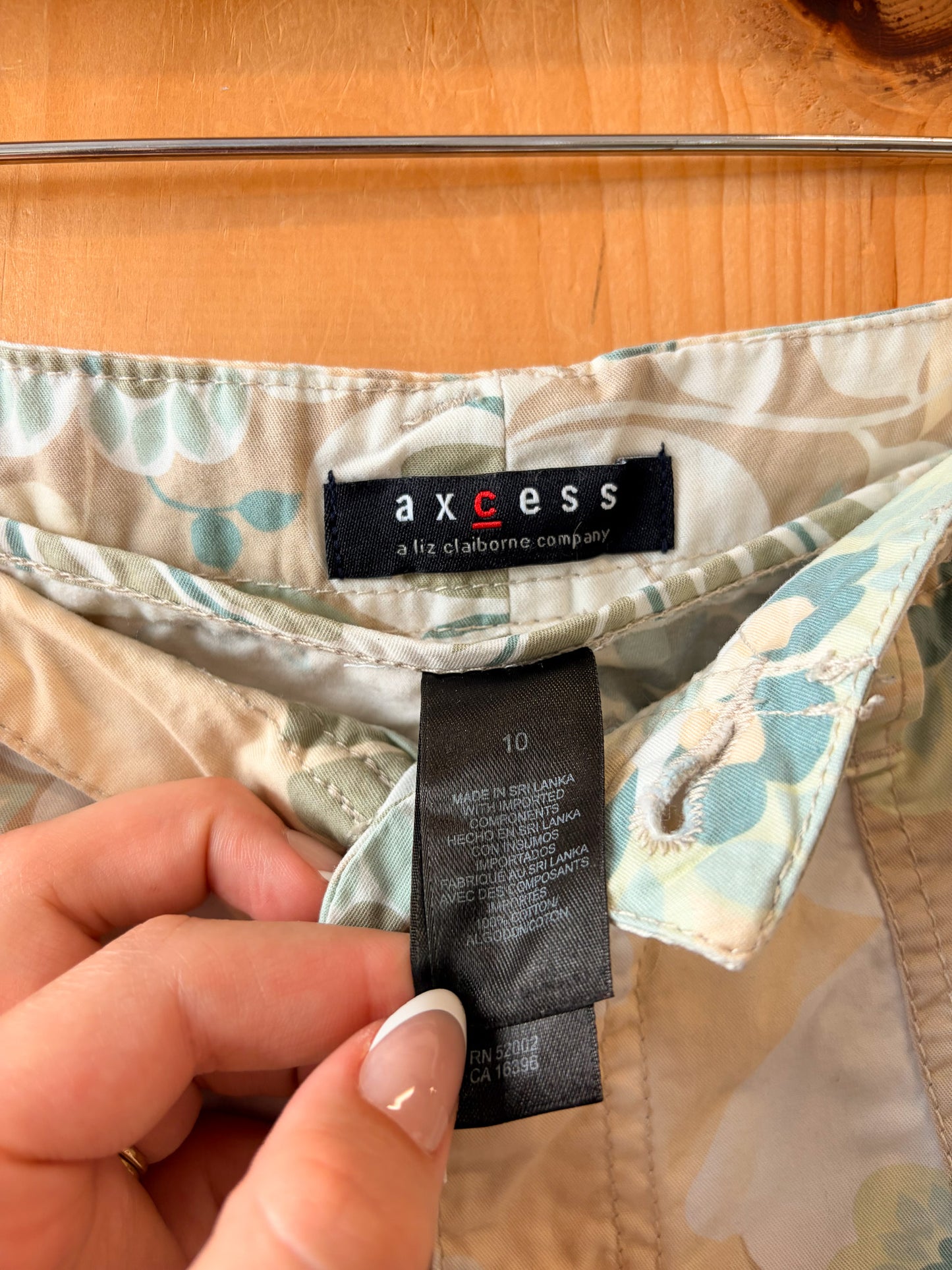 Floral Patterned Shorts : 10