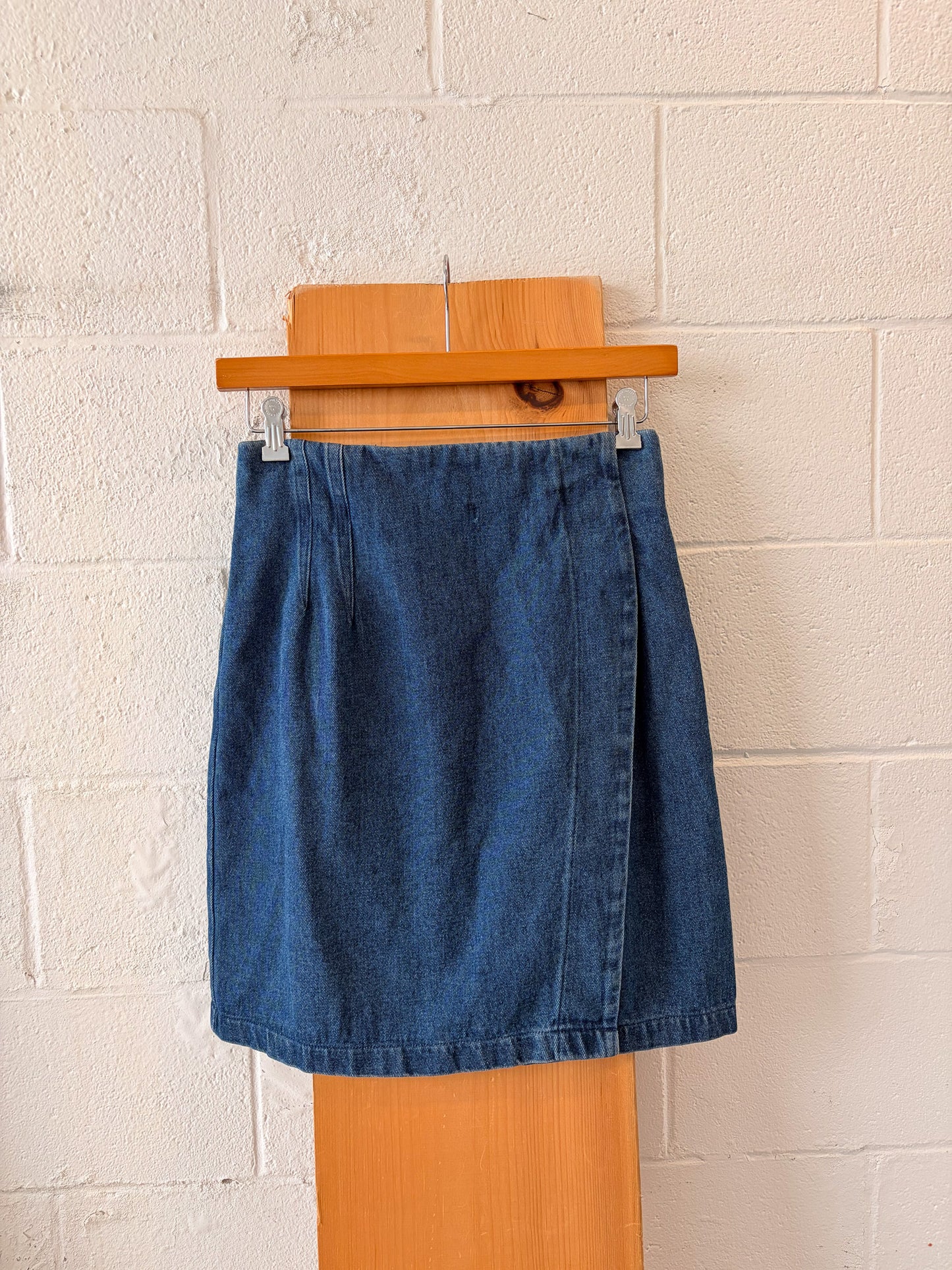 Medium Wash Denim Skirt : M