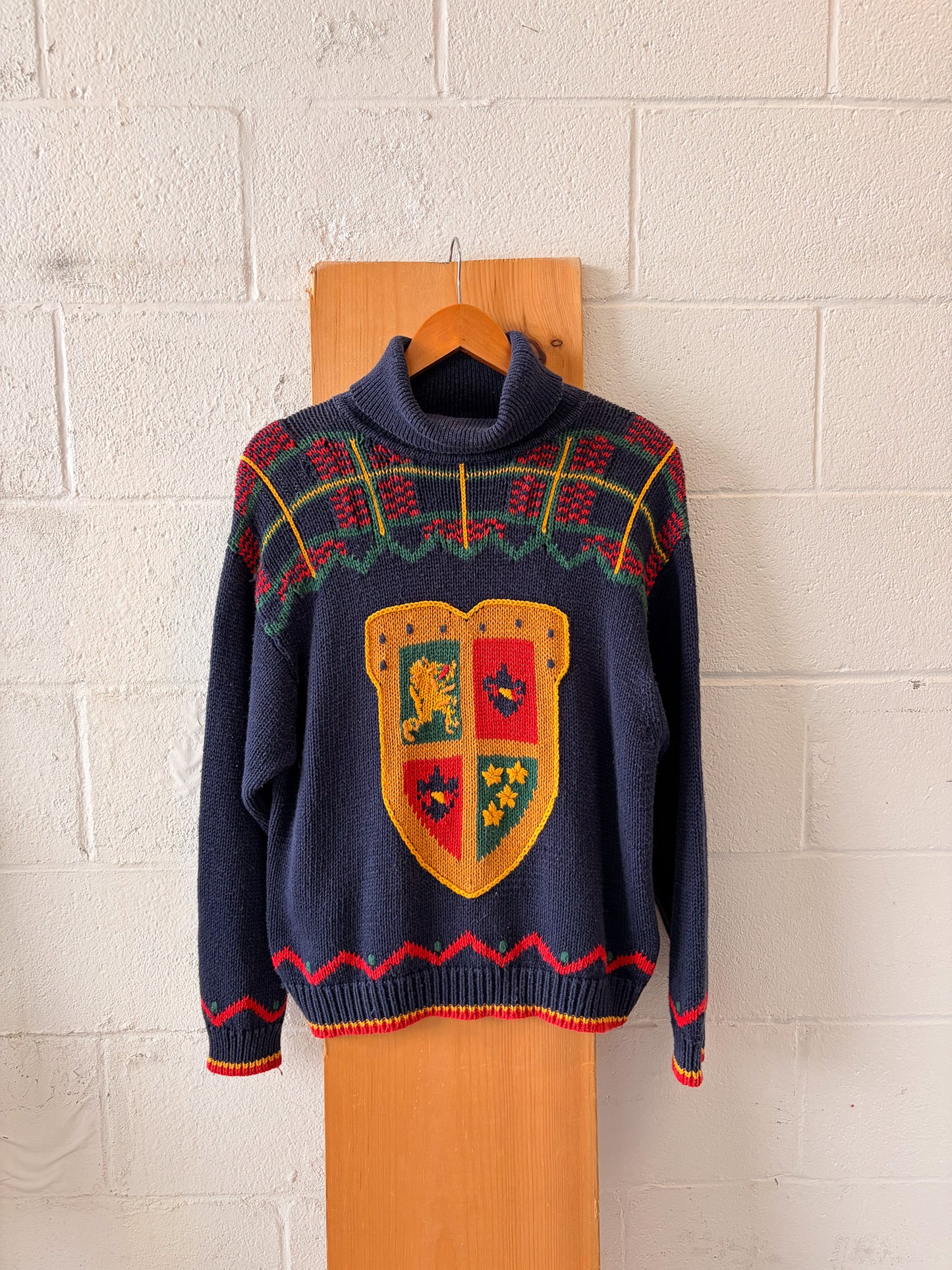 Vtg Coat of Arms Emblem Sweater : M