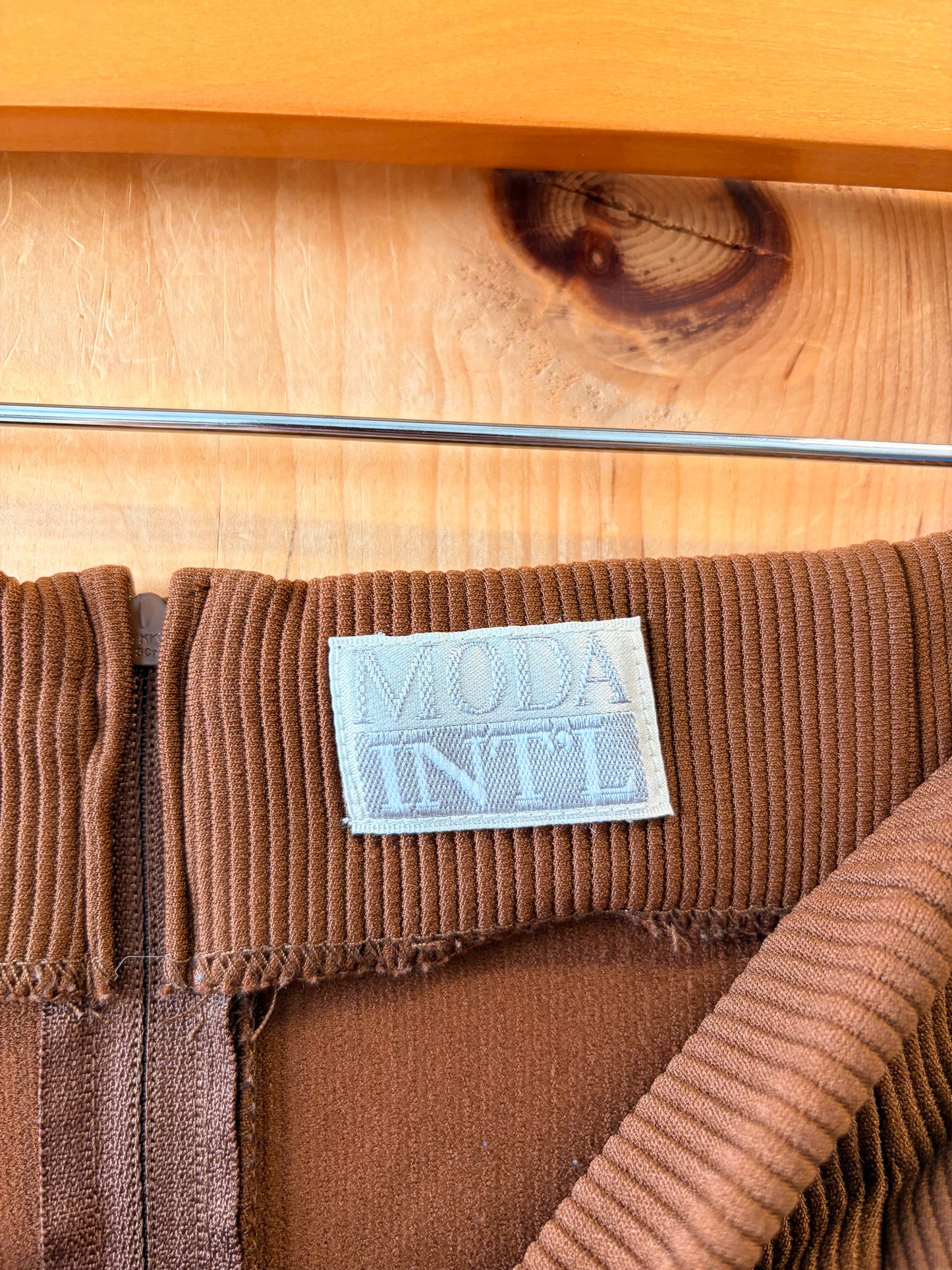 Brown Ribbed Skirt : 32"W