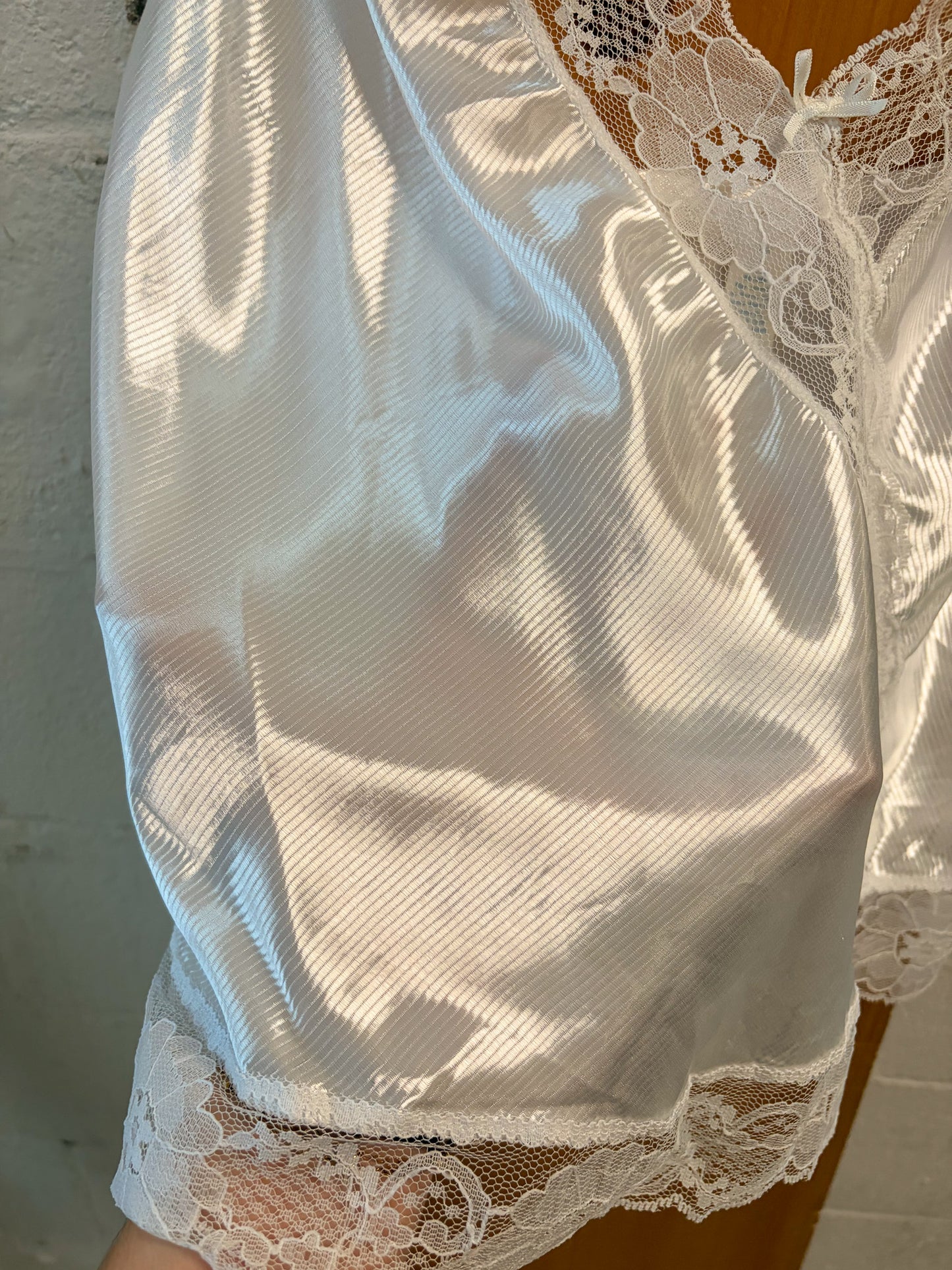 Vtg Shiny White Lace Trimmed Cami : L