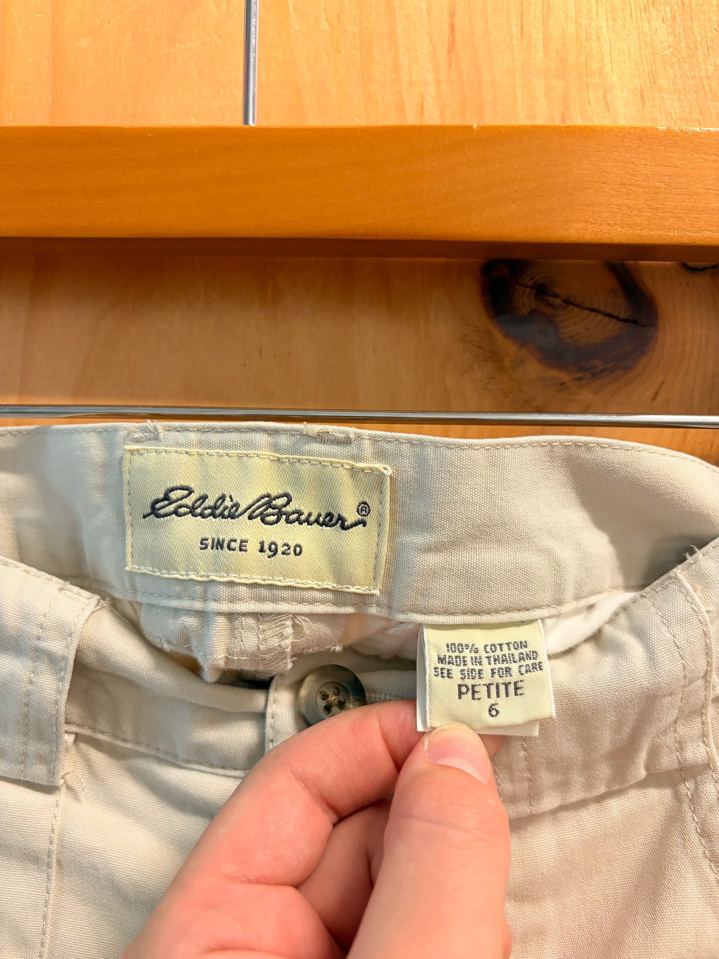 Eddie Bauer Light Khaki Cargo Shorts : 6P